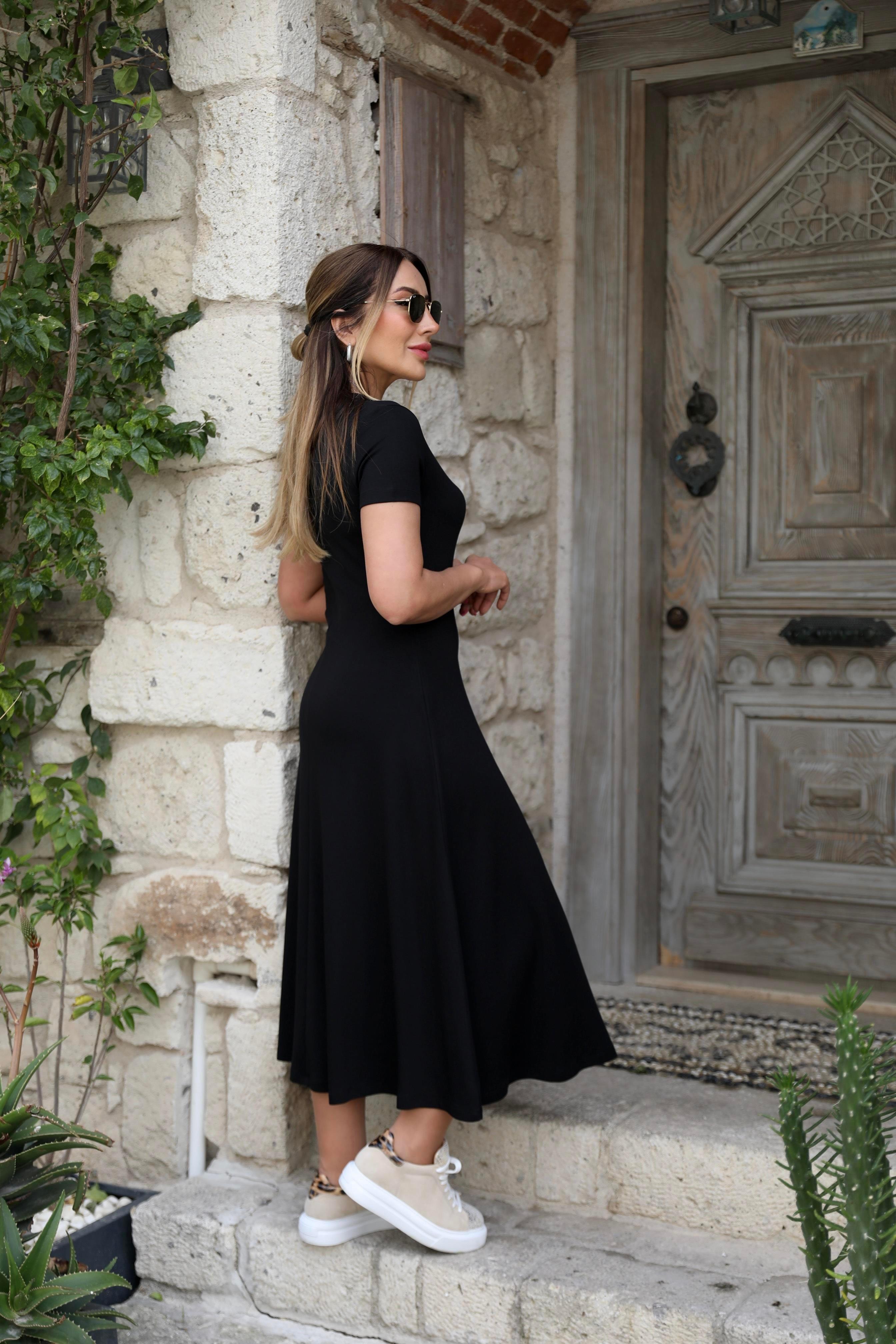 Siyah V Yaka Yırtmaçlı Modal Elbise