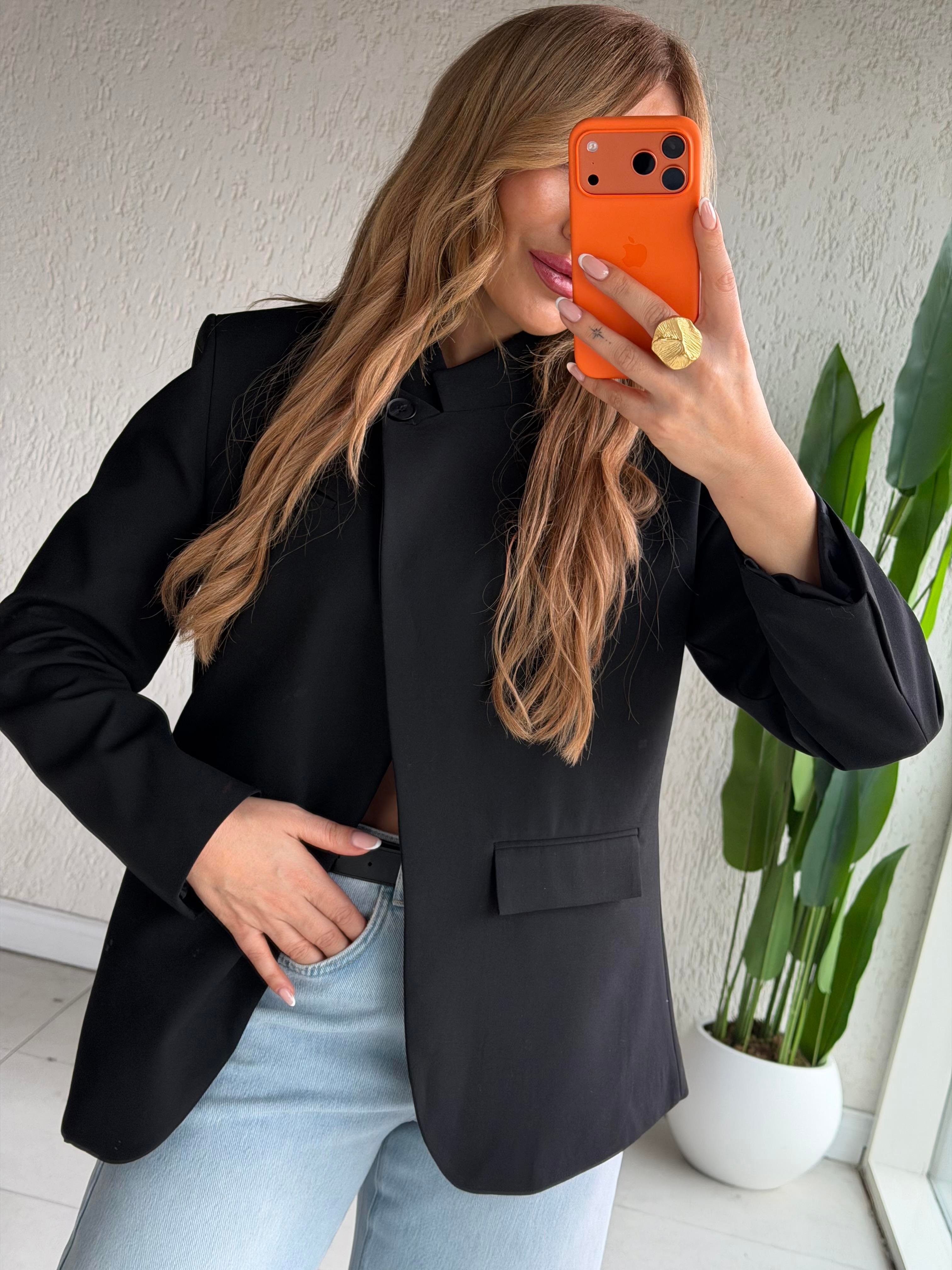 Siyah Yaka Tek Düğme Blazer Ceket