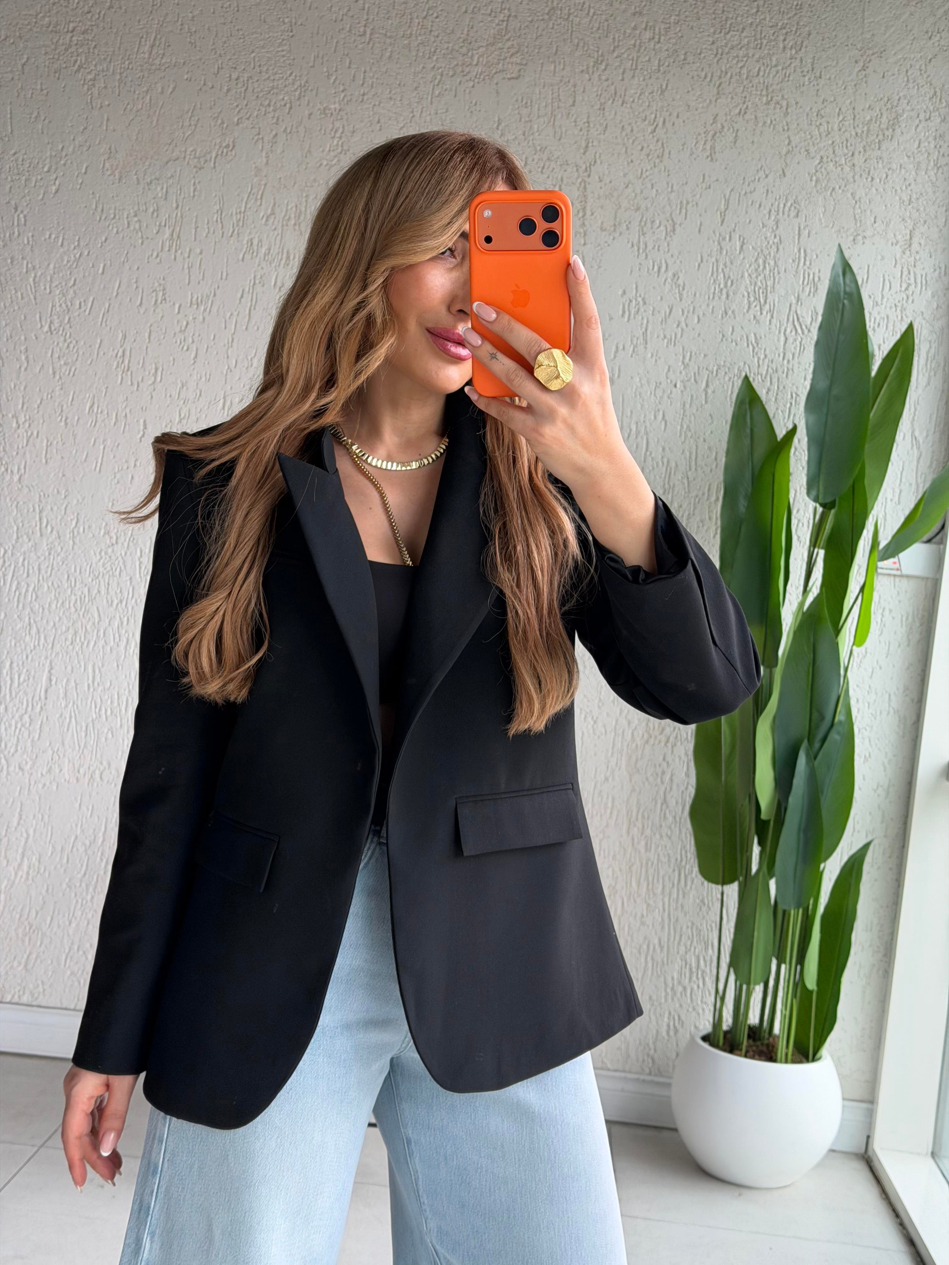 Siyah Yaka Tek Düğme Blazer Ceket