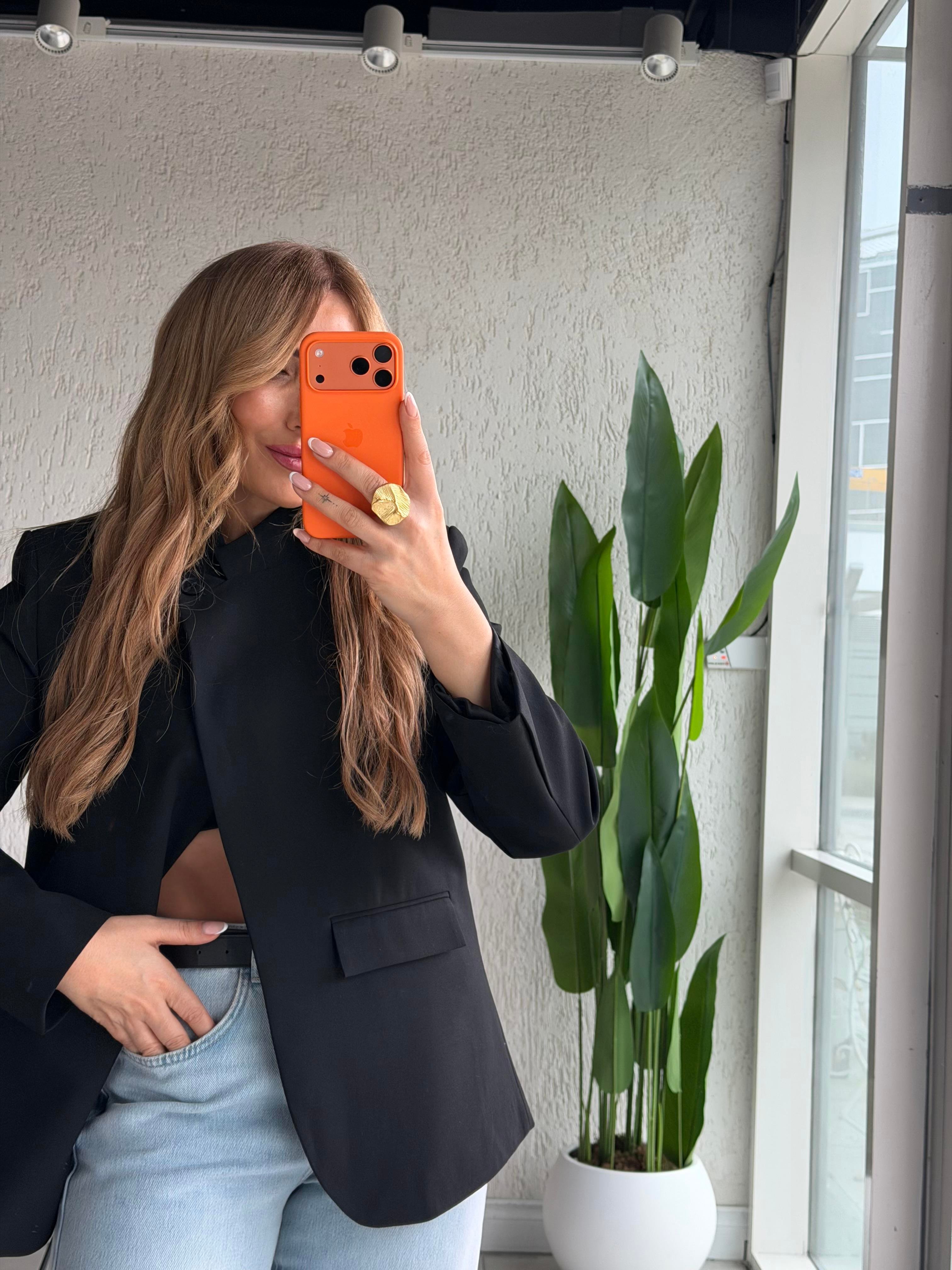 Siyah Yaka Tek Düğme Blazer Ceket