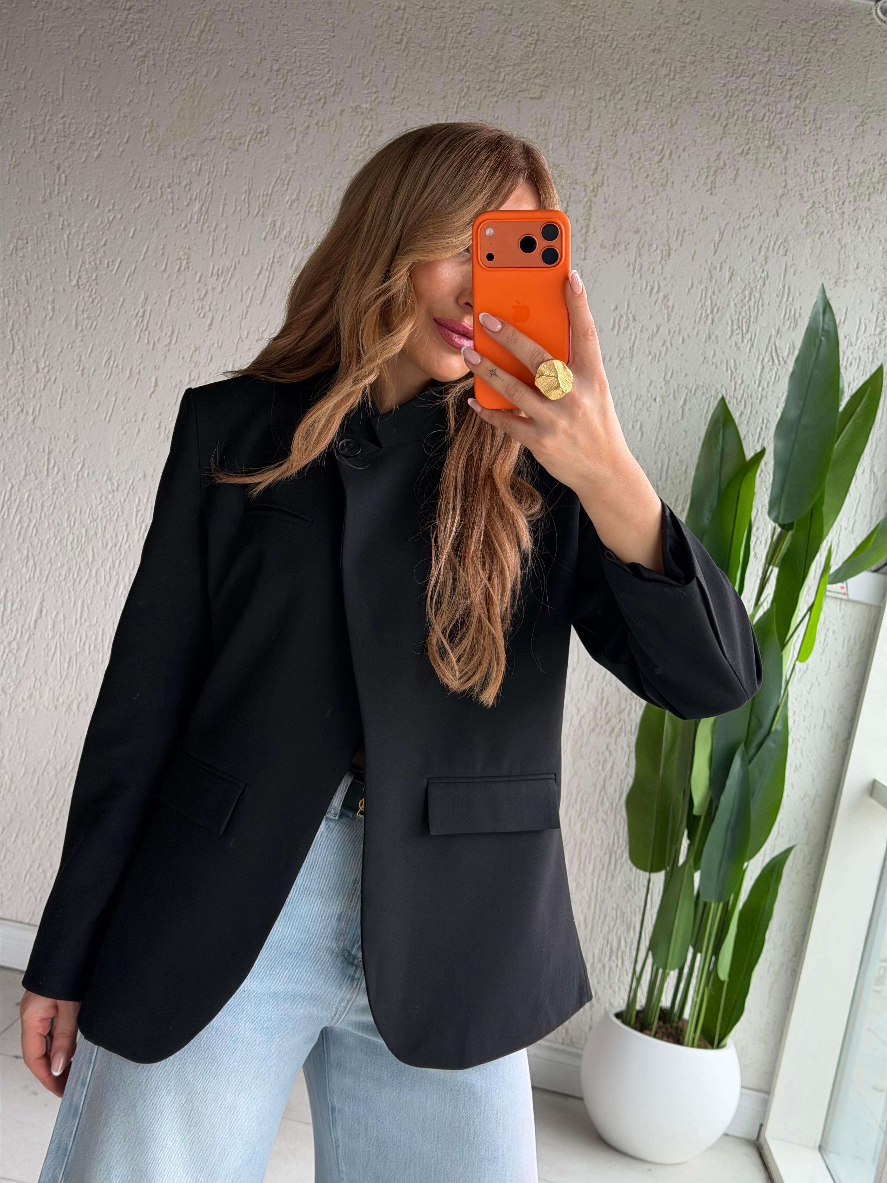 Siyah Yaka Tek Düğme Blazer Ceket