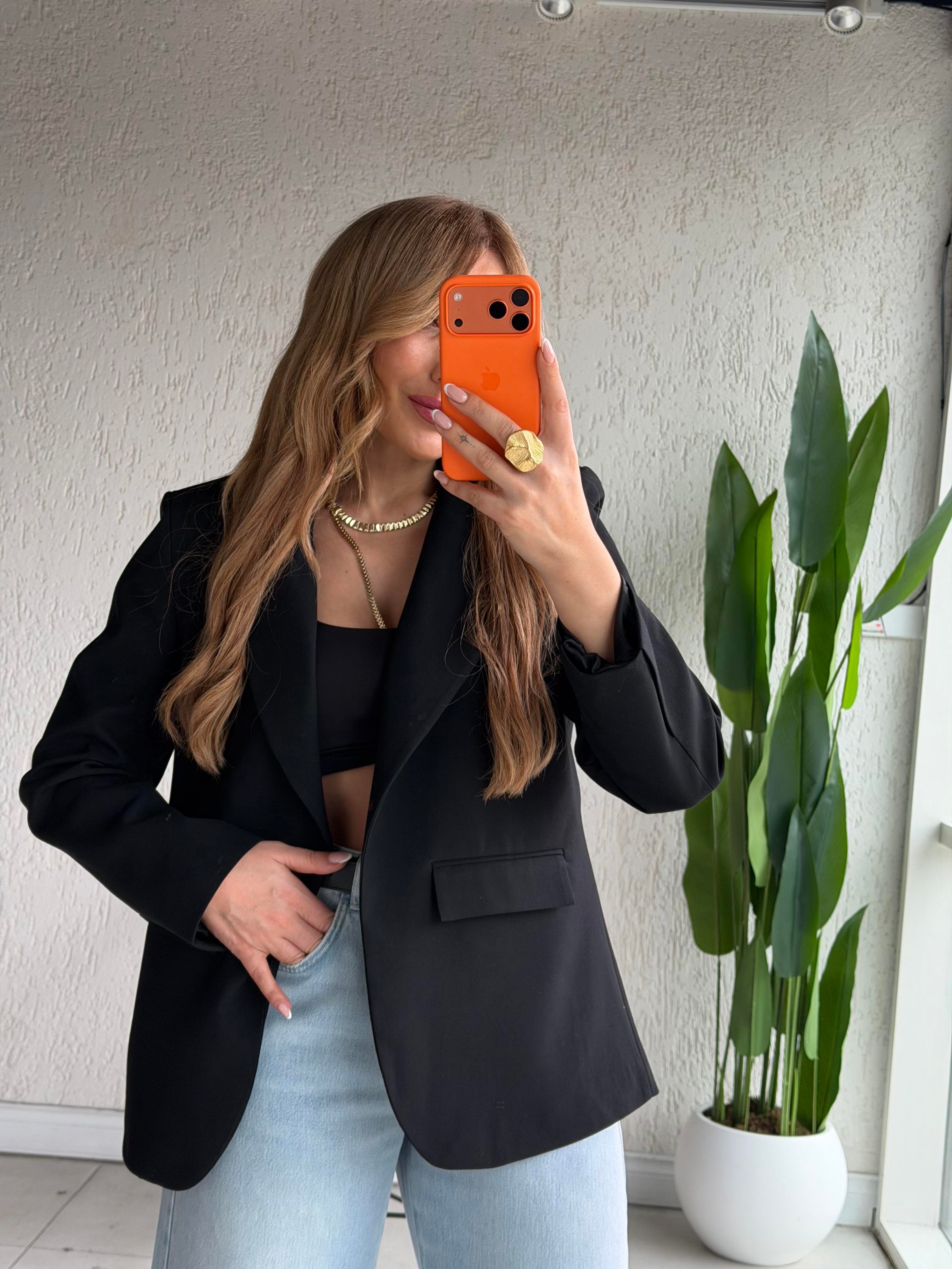 Siyah Yaka Tek Düğme Blazer Ceket