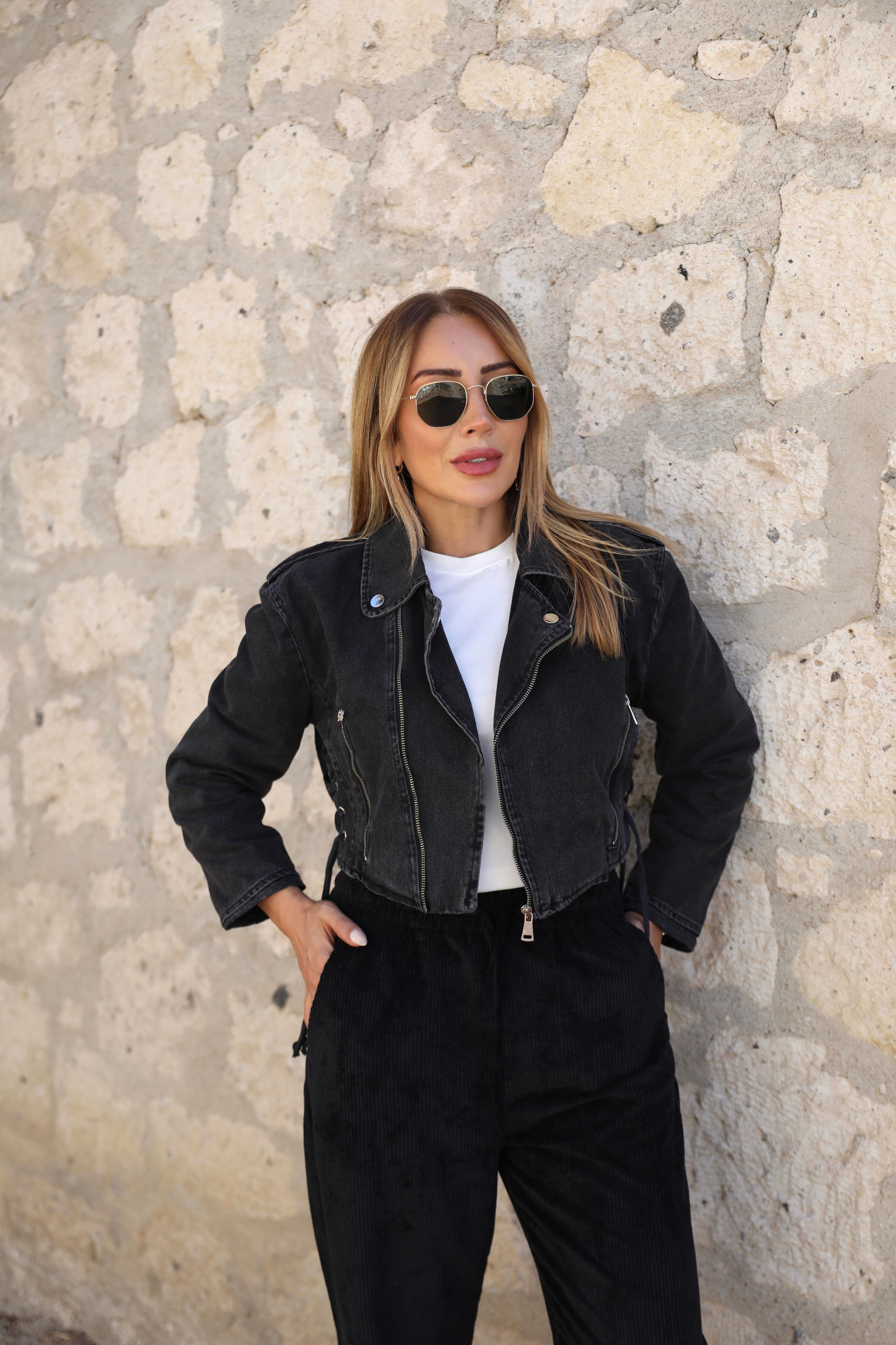 Siyah Yan Detaylı Denim Ceket