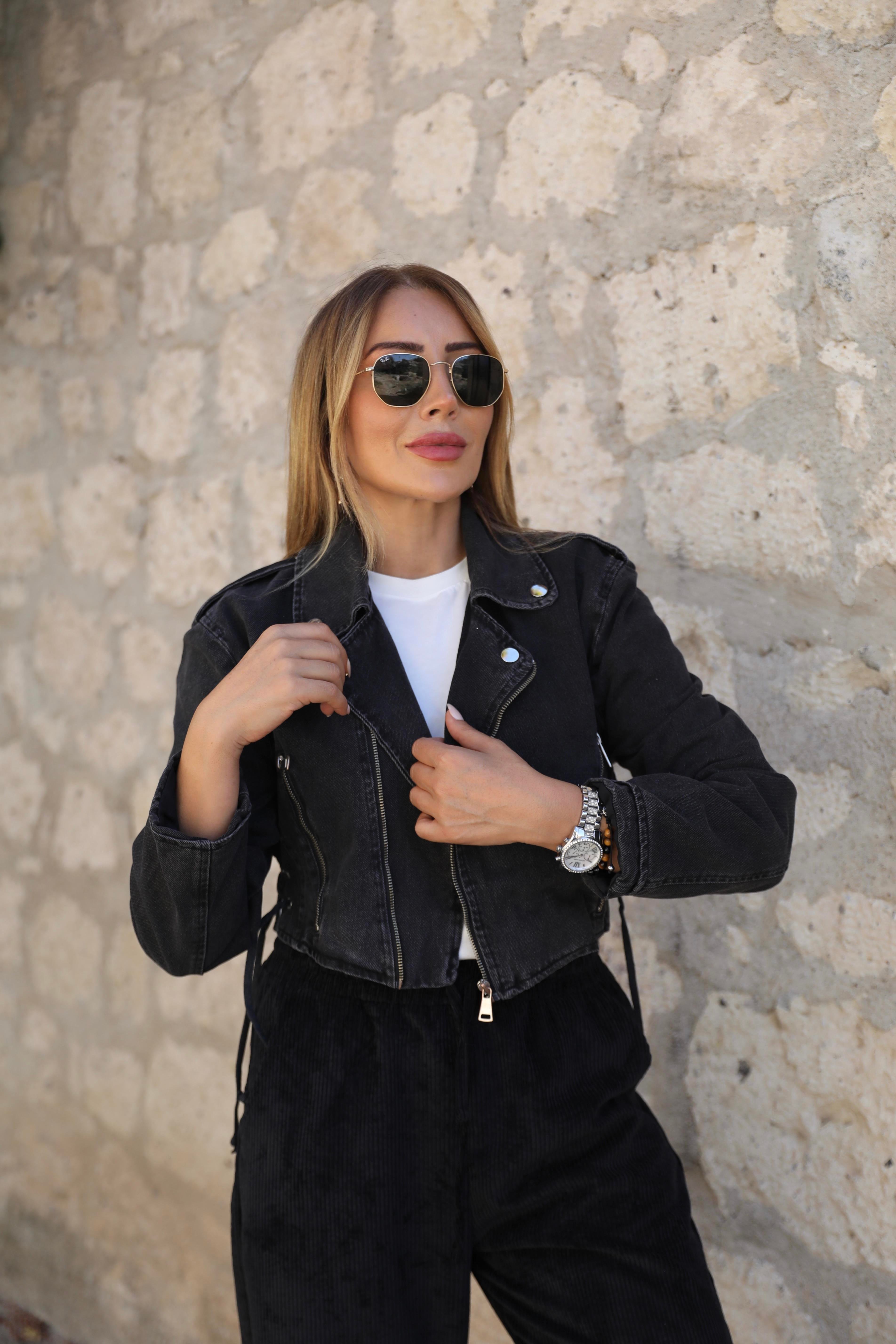 Siyah Yan Detaylı Denim Ceket