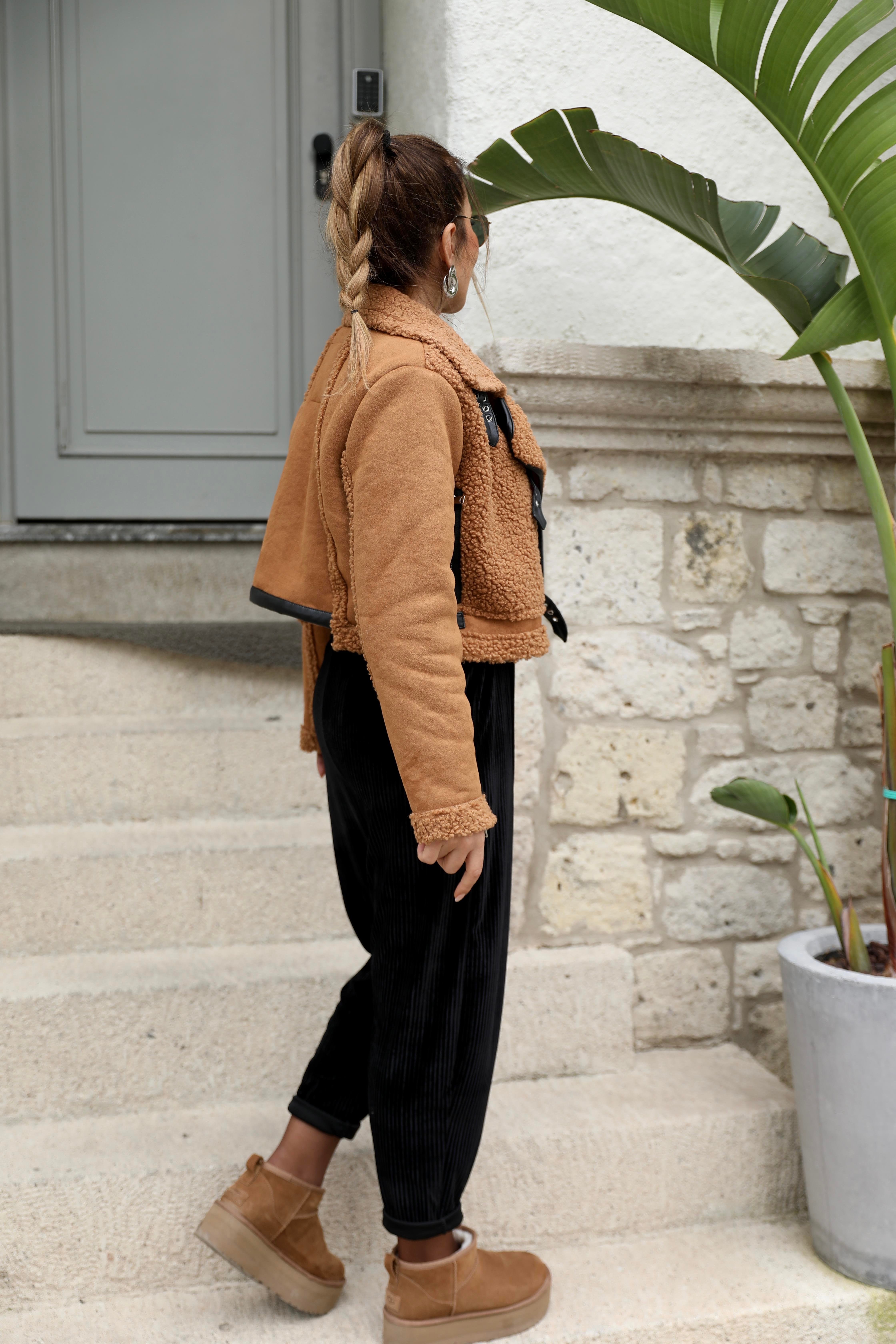 Taba Peluş Detaylı Mont
