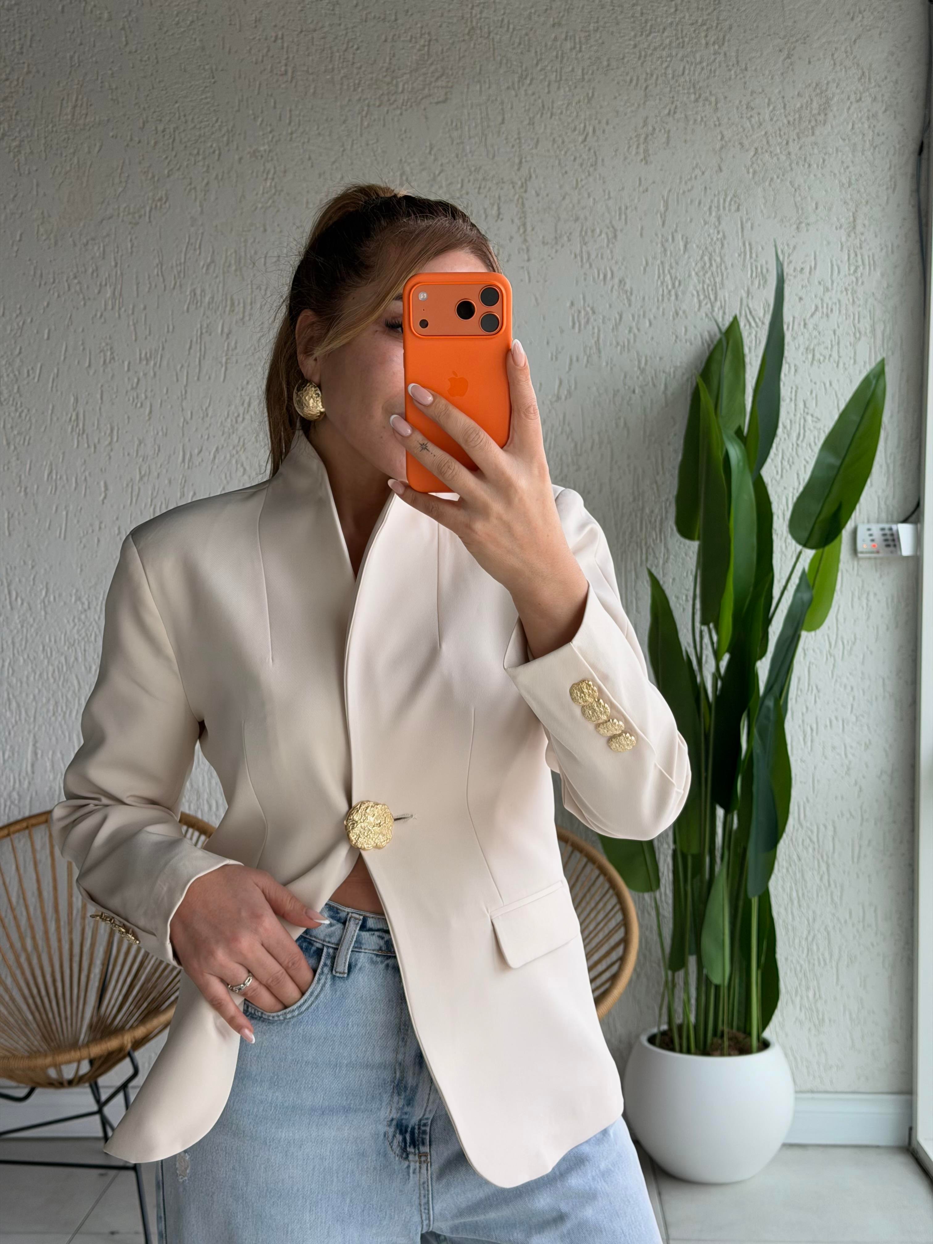 Taş Gold Düğme Detaylı Blazer Ceket