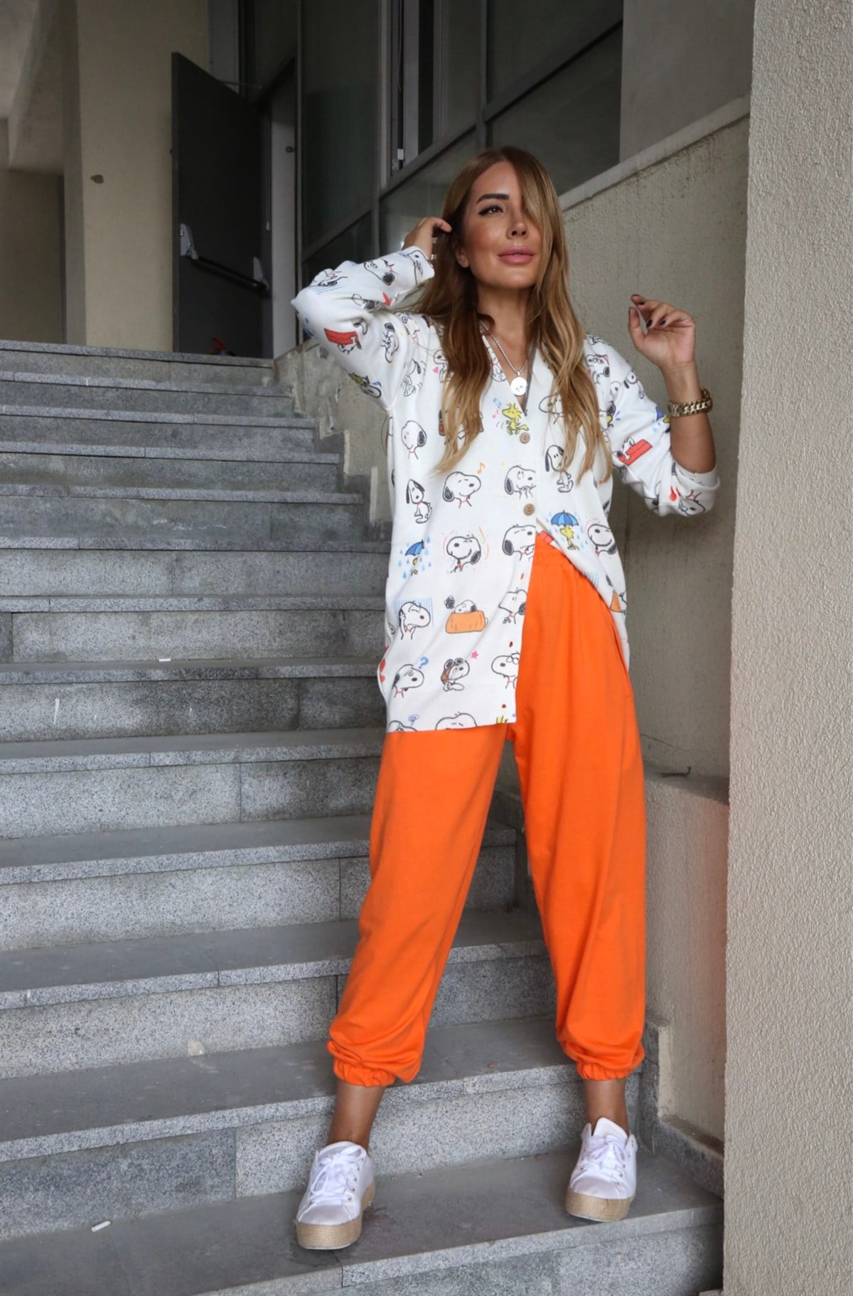 Turuncu Paçası Lastik Detaylı Eşofman