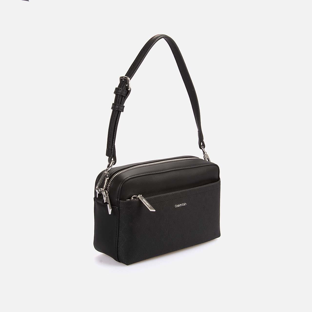 Omuz ÇantasıCalvin KleinCalvin Klein   Kadın Omuz Çantası K60K612808