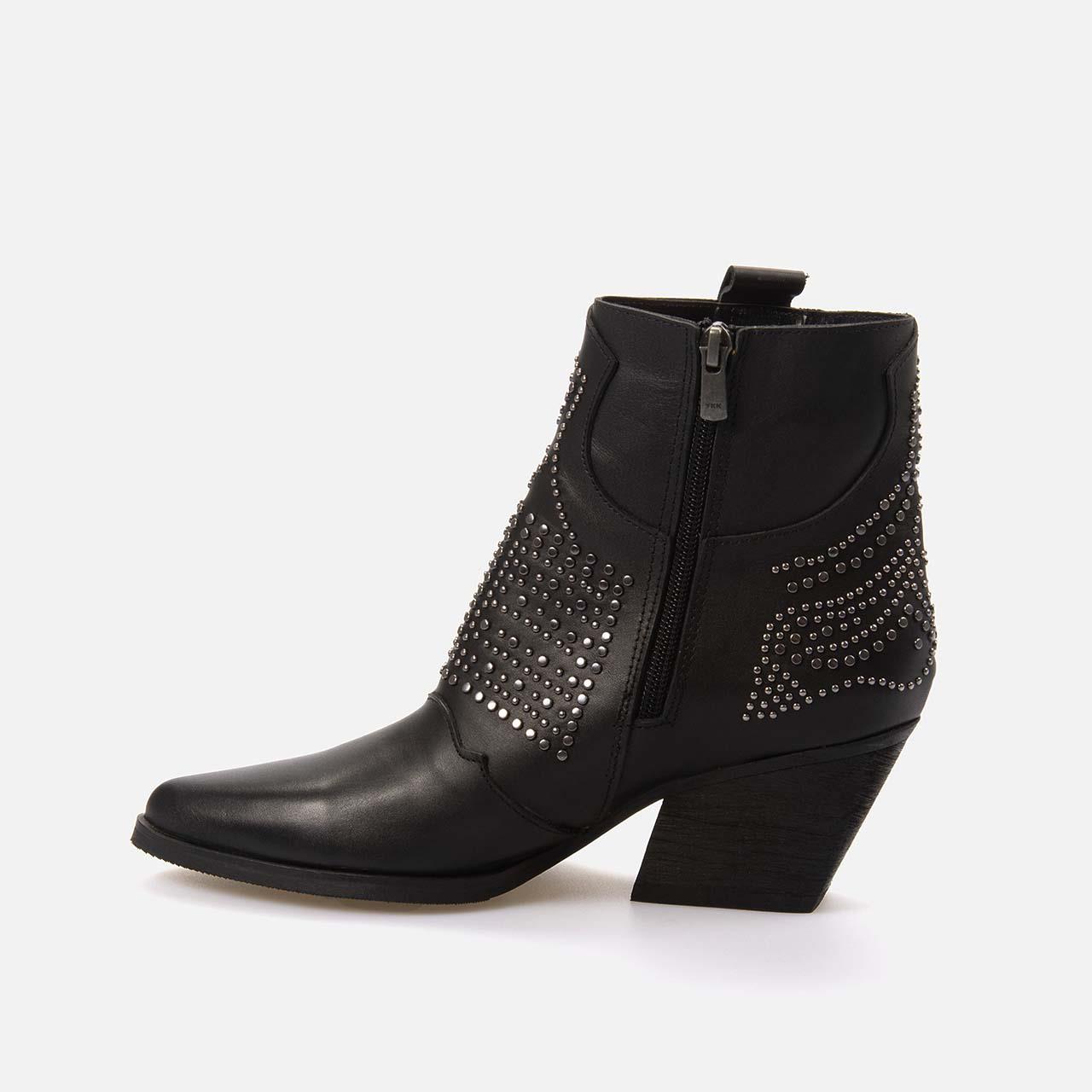 Western BotKemal TancaKemal Tanca   Kadın Bot 6012