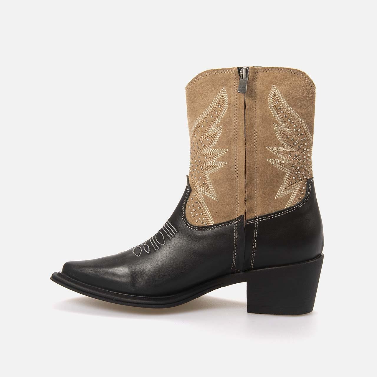 Western BotKemal TancaKemal Tanca   Kadın Western Bot 1578