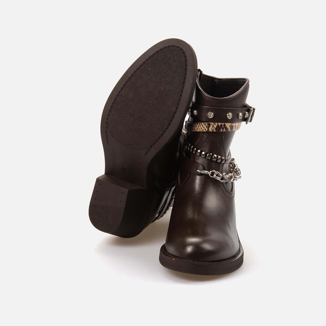 Günlük BotKemal TancaKemal Tanca  Kürklü Kadın Bot 1057B