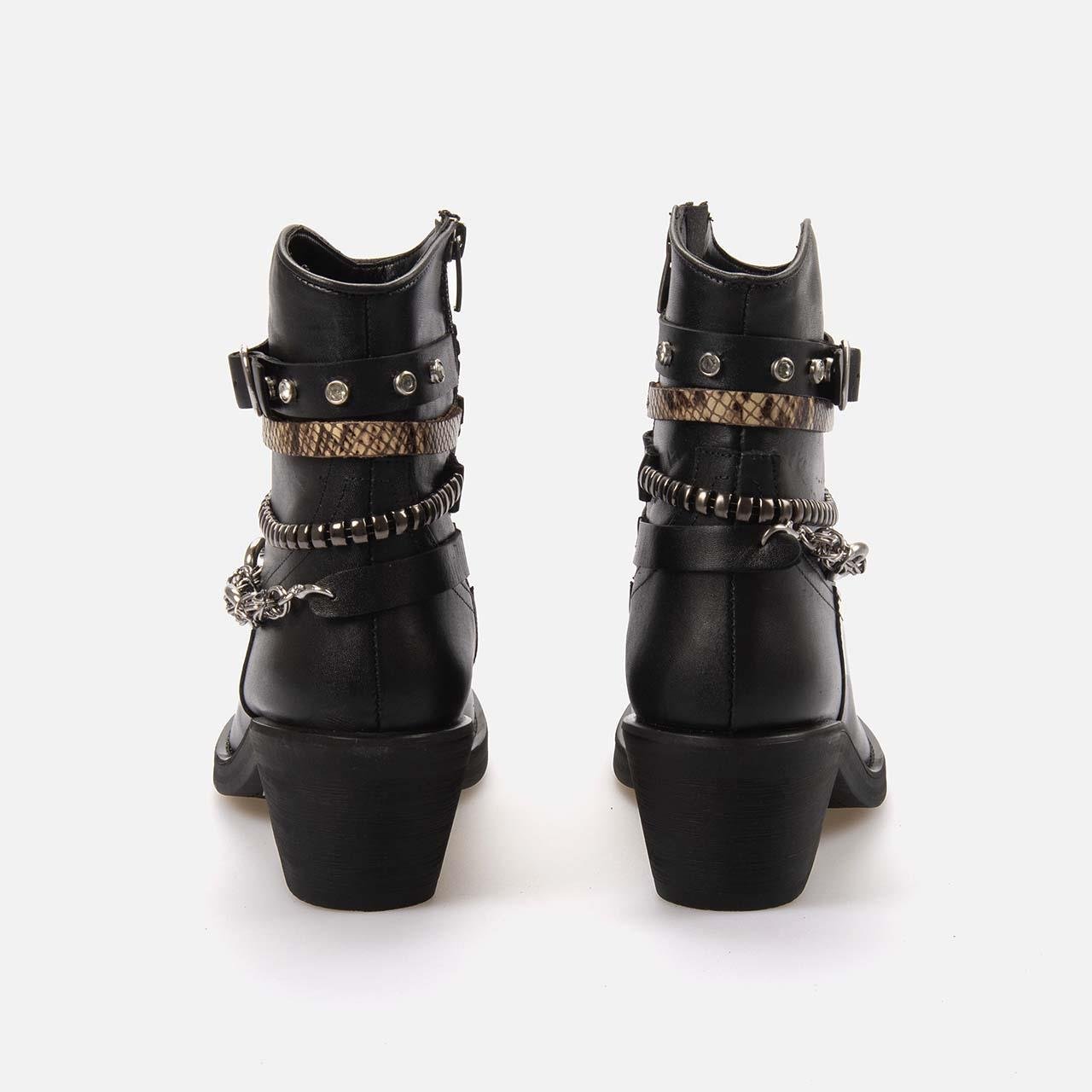 Günlük BotKemal TancaKemal Tanca  Kürklü Kadın Bot 1057B