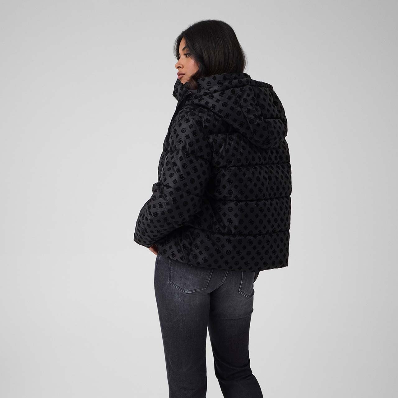 Guess 4G Logolu Fermuarlı Kapüşonlu Kadın Mont W6BL56W4195