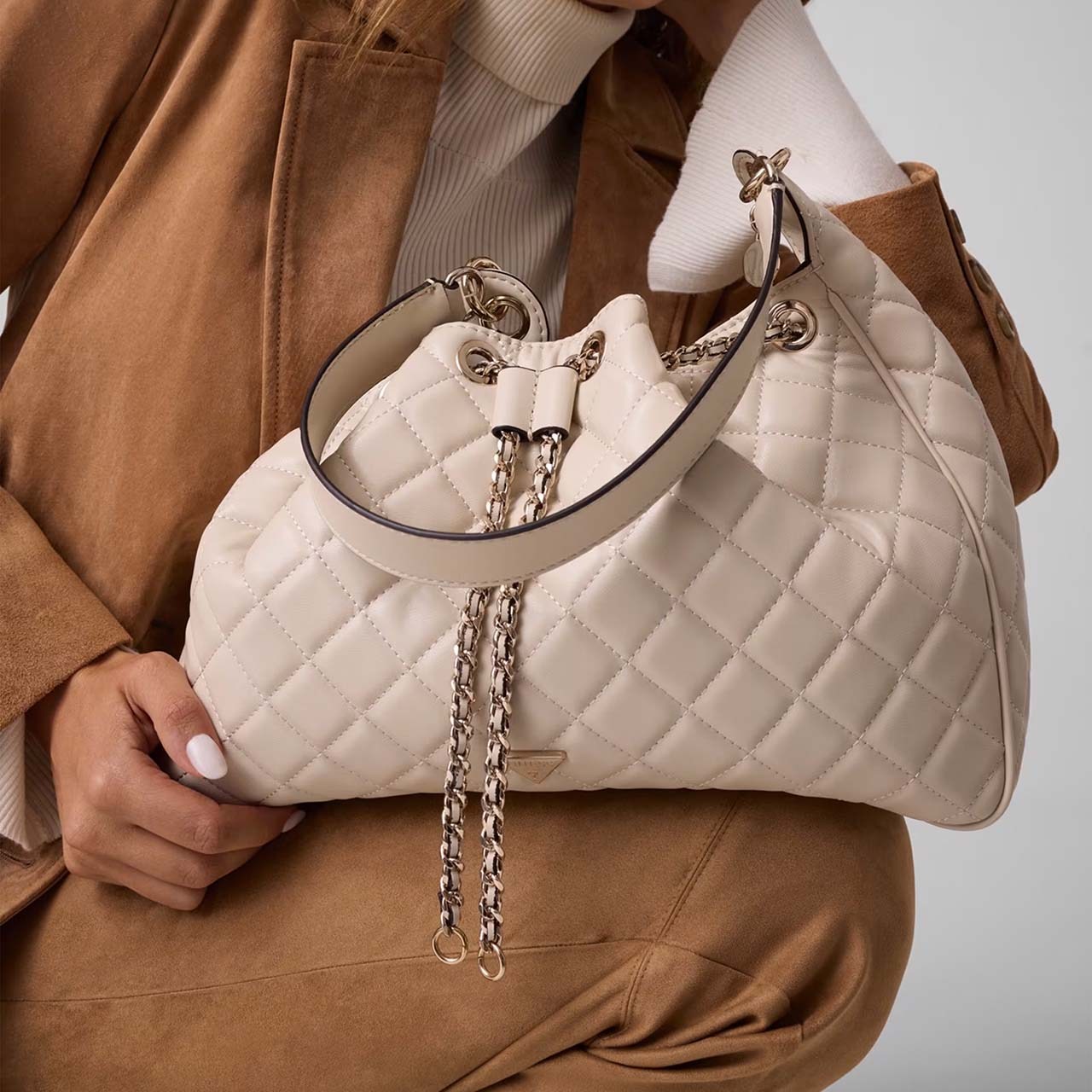 Guess Kadın Vegan Juliet Kapitone Hobo Omuz Çantası HWQG2456010