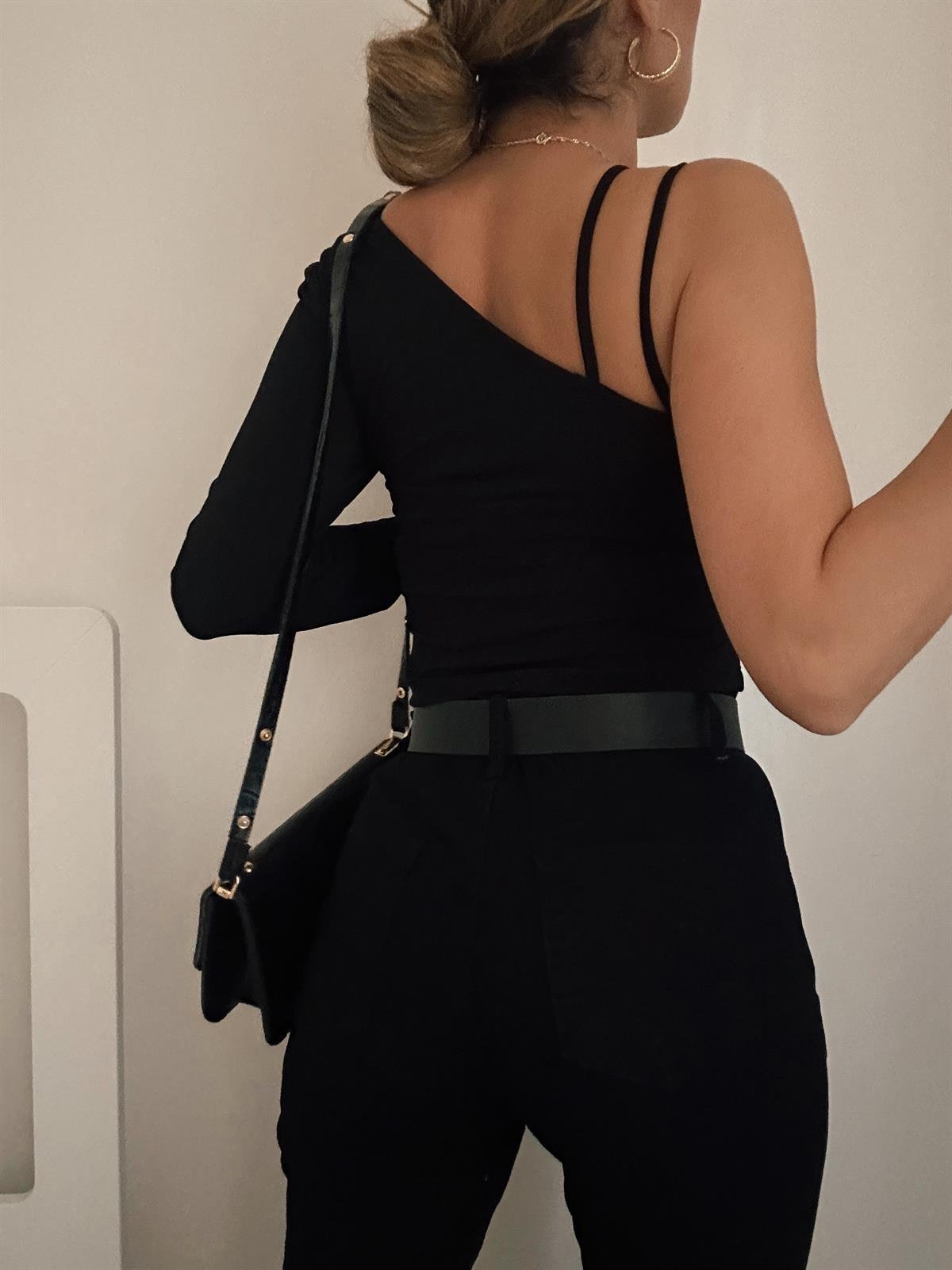 ARINA BAĞCIKLI BLUZ SİYAH