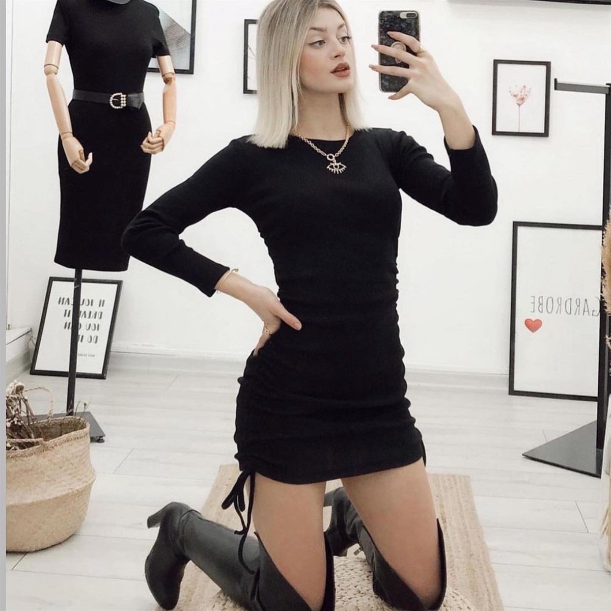 BİSİKLET YAKA FİTİLLİİ YAN BÜZGÜLÜ TRİKO ELBİSE 