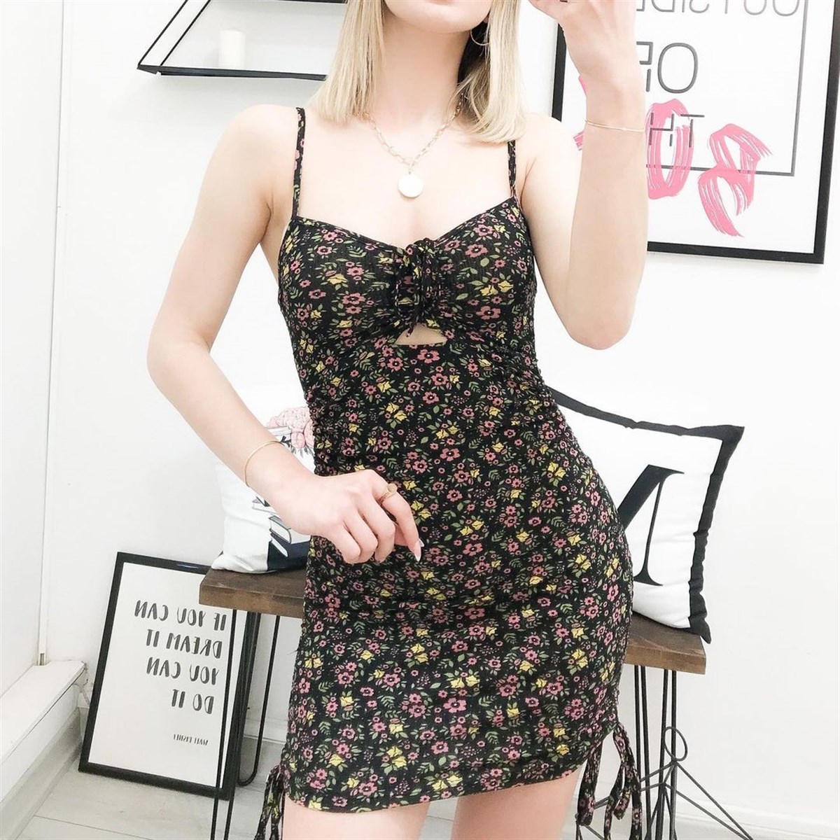 FLOWER YAN BÜZGÜLÜ ASKILI ELBİSE 