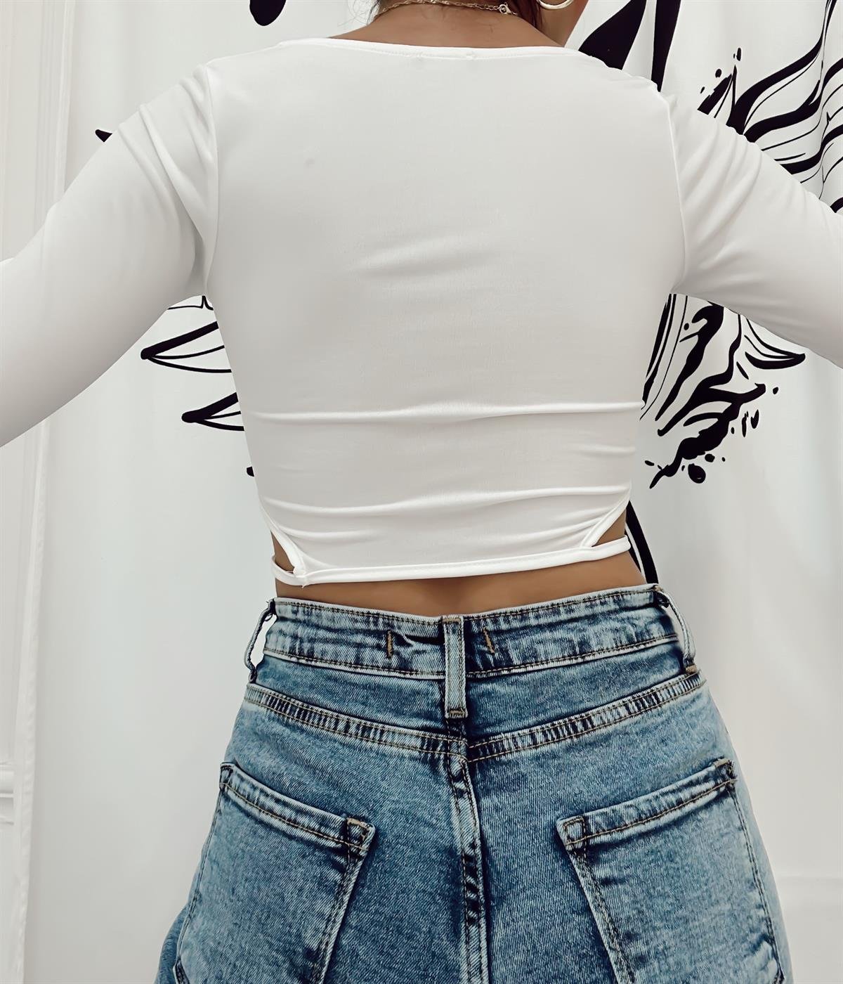 NAIRA YAN DEKOLTELİ CROP BLUZ BEYAZ