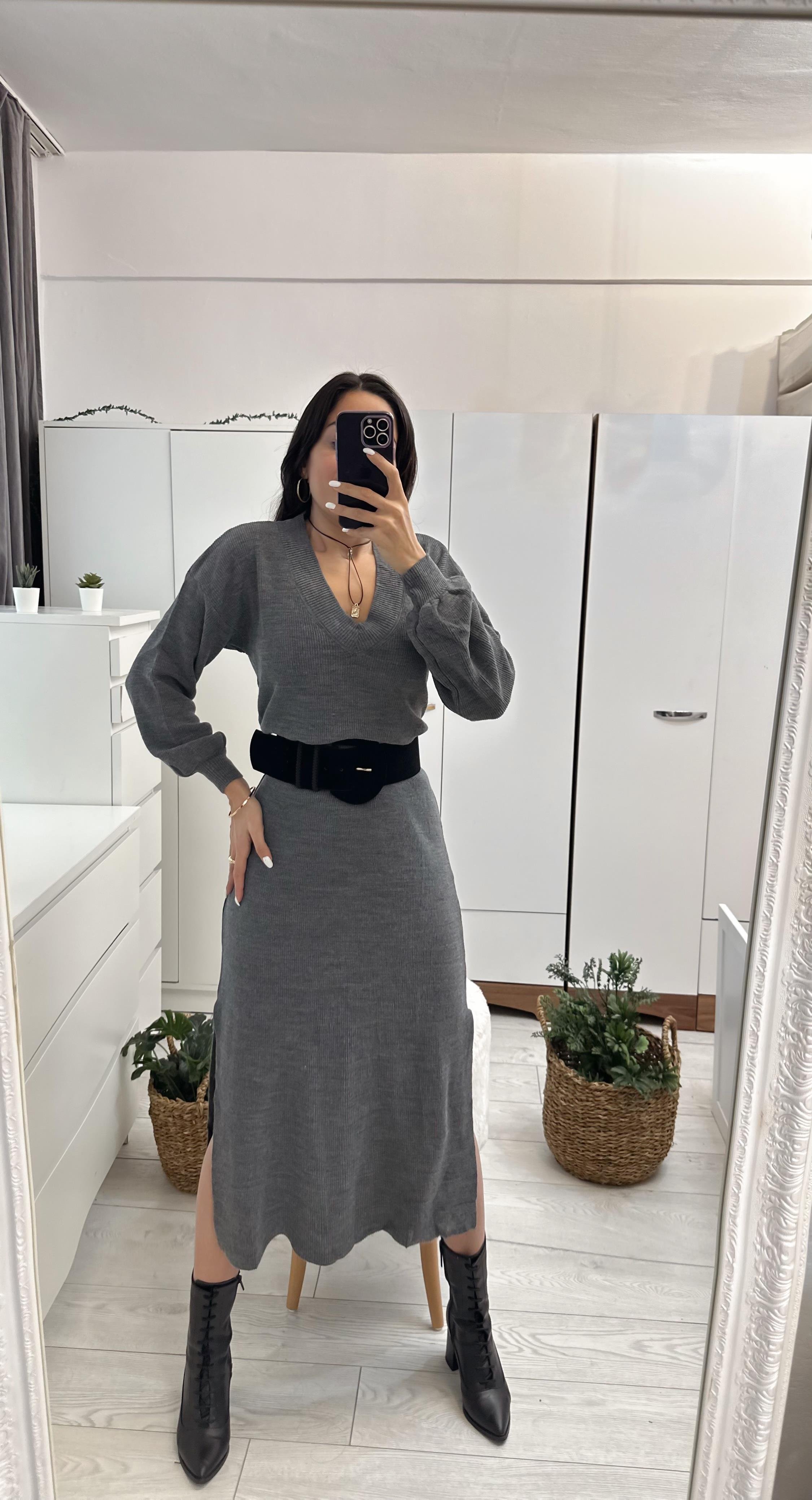 NOA V YAKA TRİKO ÇİFT YIRTMAÇLI ELBİSE