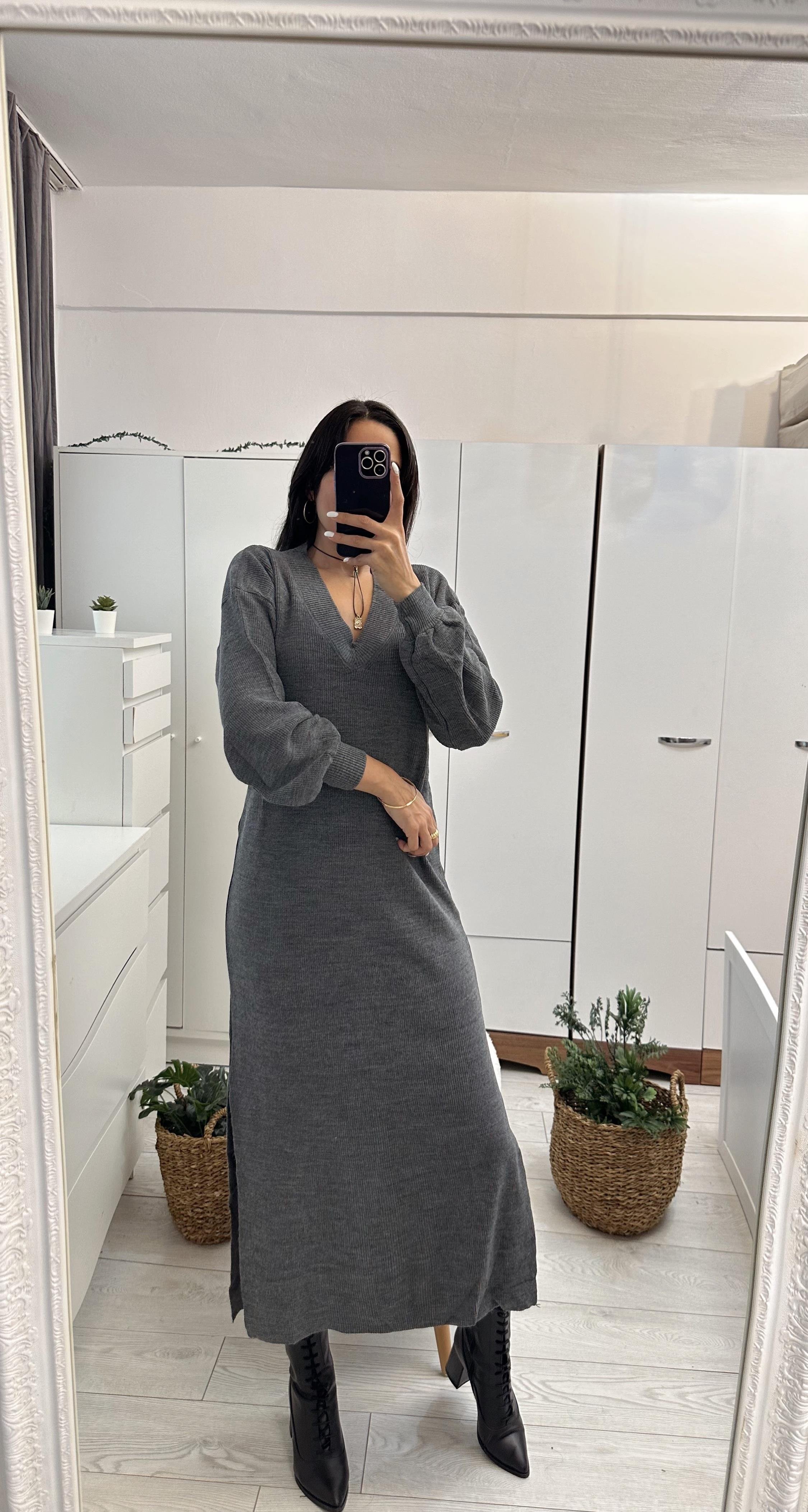 NOA V YAKA TRİKO ÇİFT YIRTMAÇLI ELBİSE