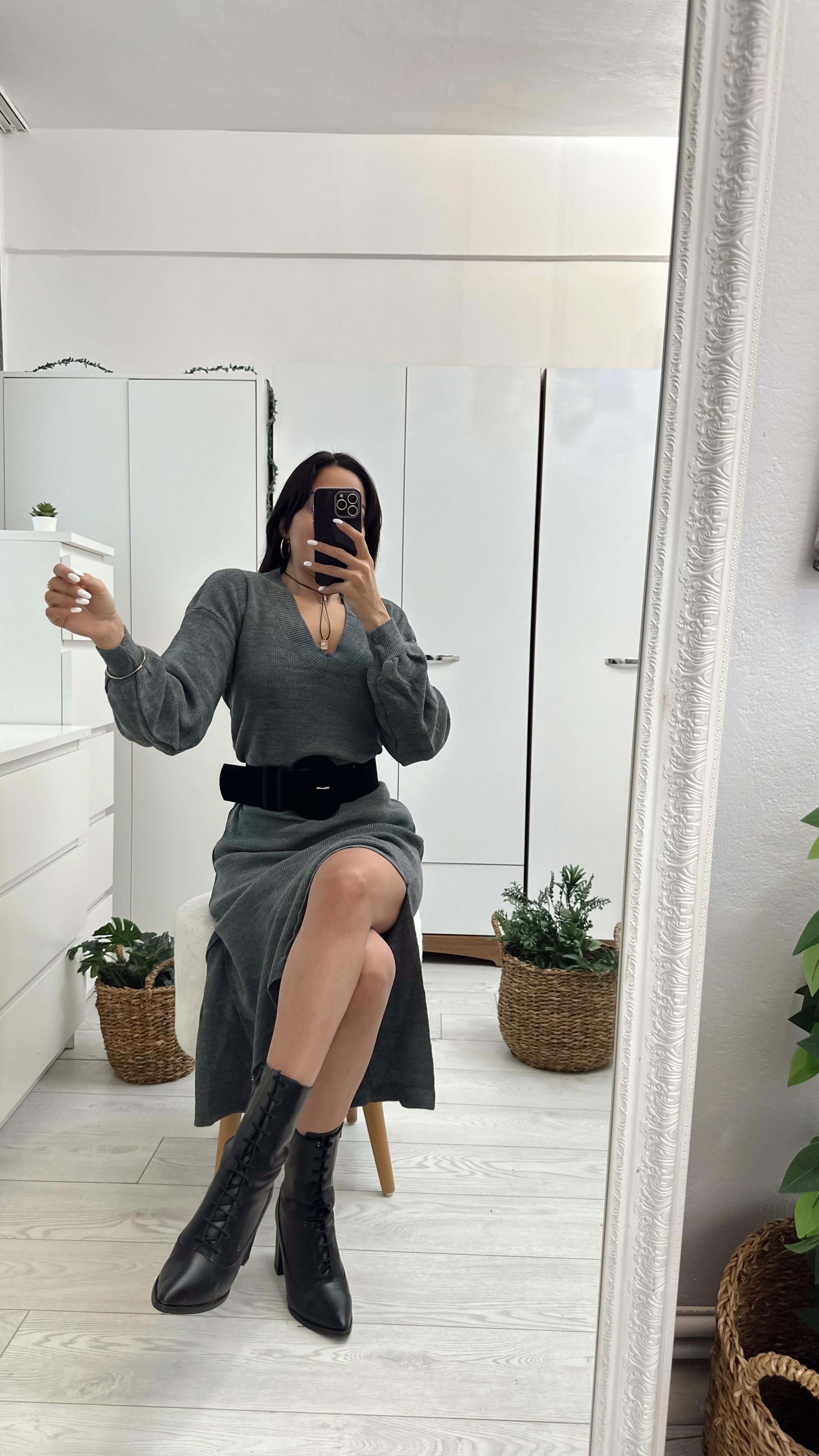NOA V YAKA TRİKO ÇİFT YIRTMAÇLI ELBİSE