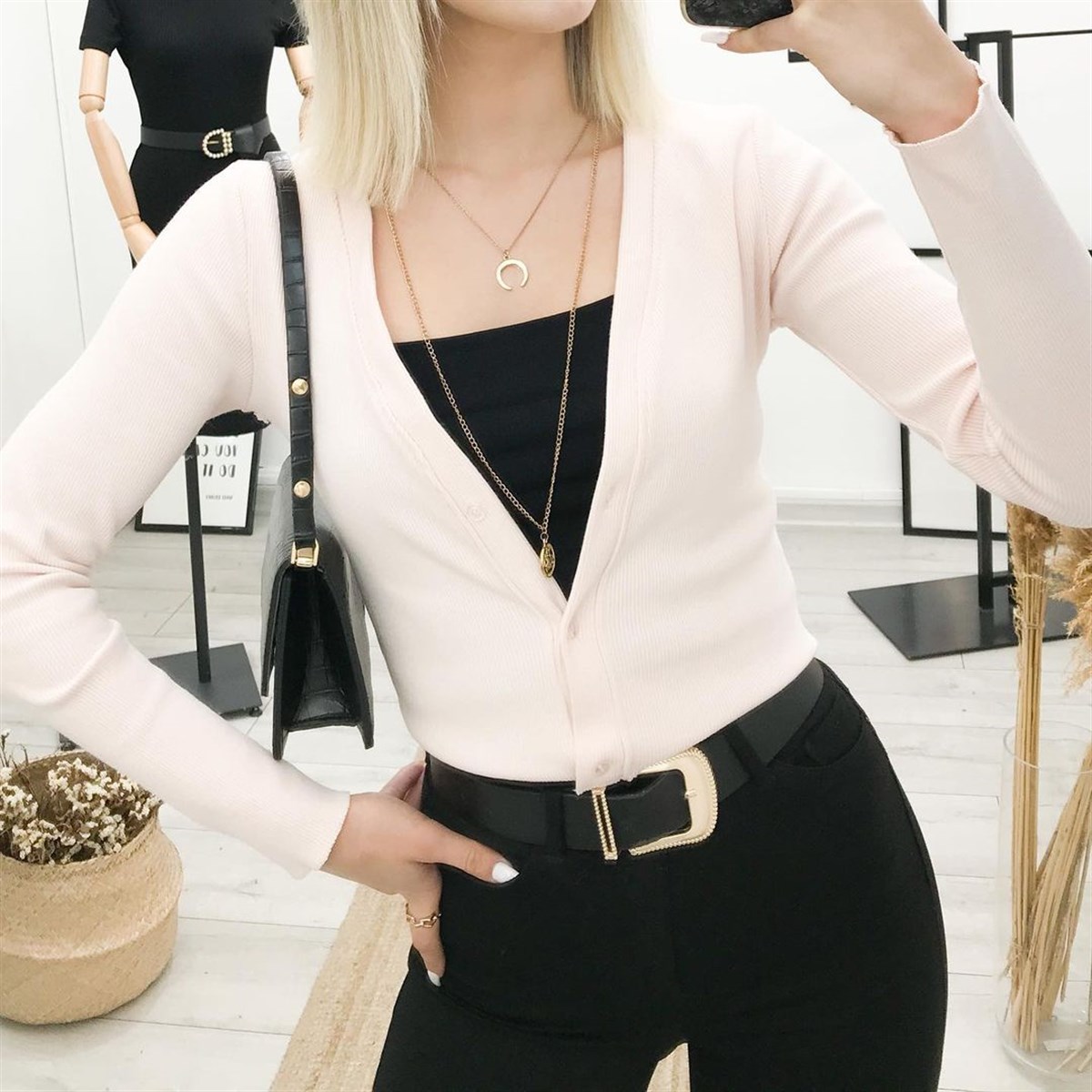 ÜÇ DÜĞMELİ HIRKA PUDRA