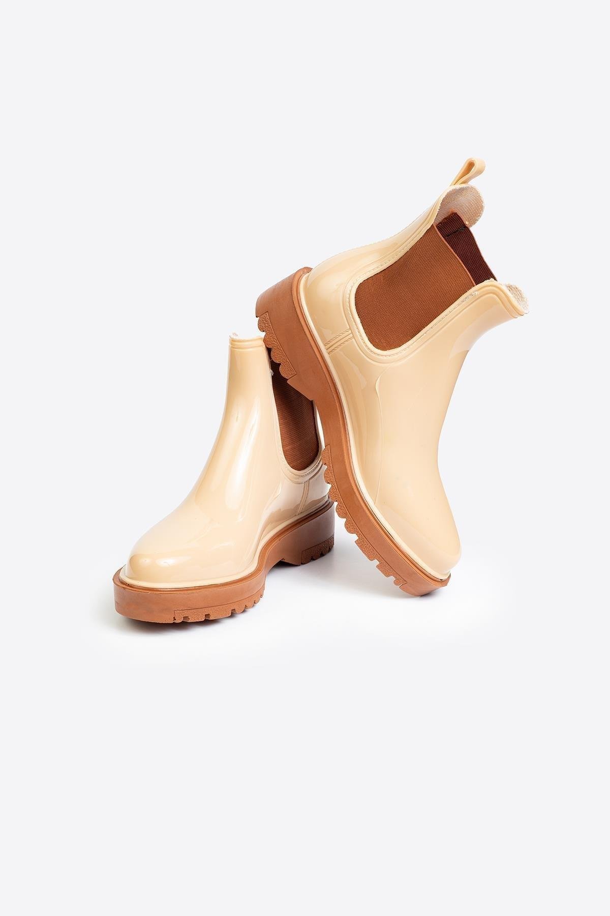 Kadın Parlak Chelsea Yağmur Botu –Kalın Taban Krem BotKadın Parlak Chelsea Yağmur Botu –Kalın Taban Krem Bot