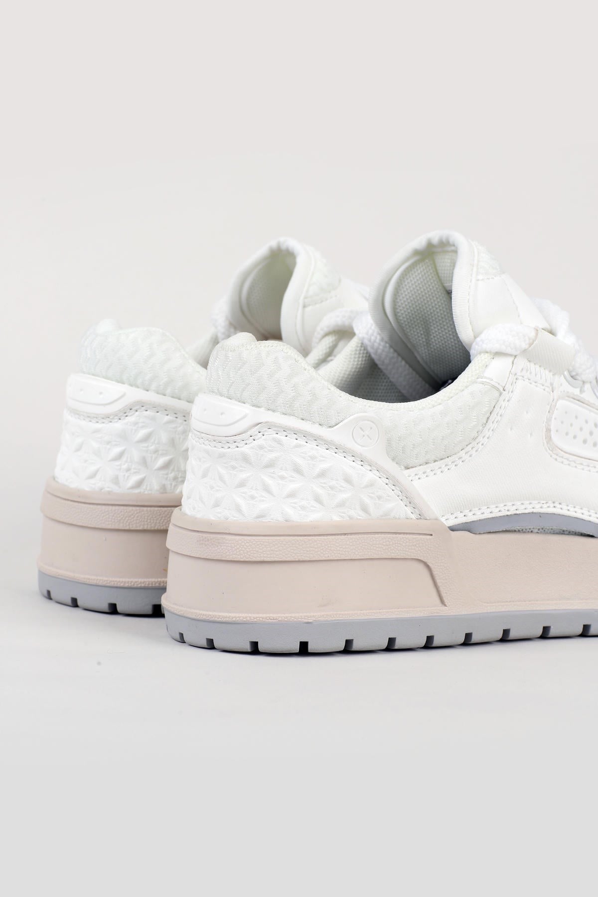 Letoon MOVE-EOPAIA Kalın Tabanlı Retro Tasarım Bağcıklı Günlük Sneaker Spor Ayakkabı BEYAZ GRİ