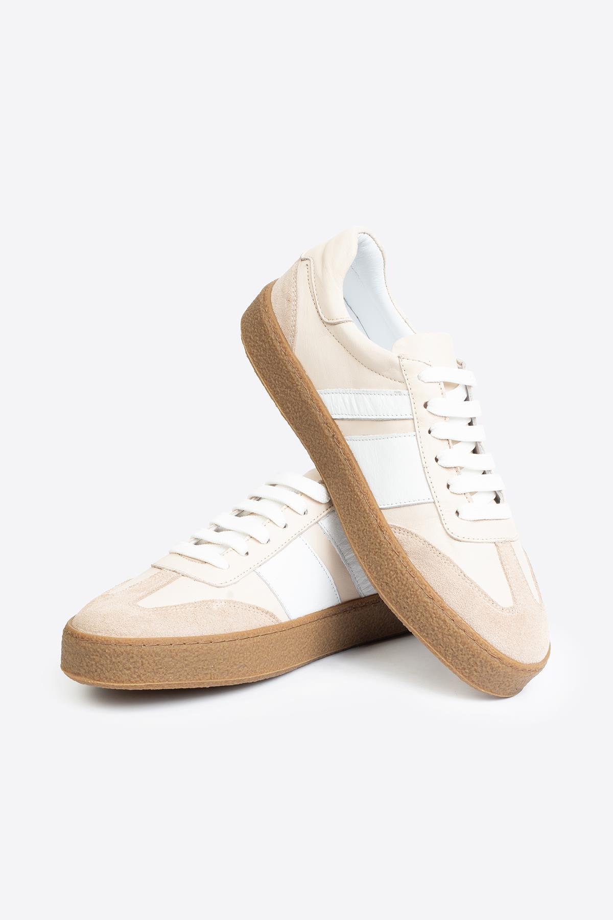 Şerit Detaylı Klasik Deri Bej Spor AyakkabıŞerit Detaylı Klasik Deri Bej Spor Ayakkabı