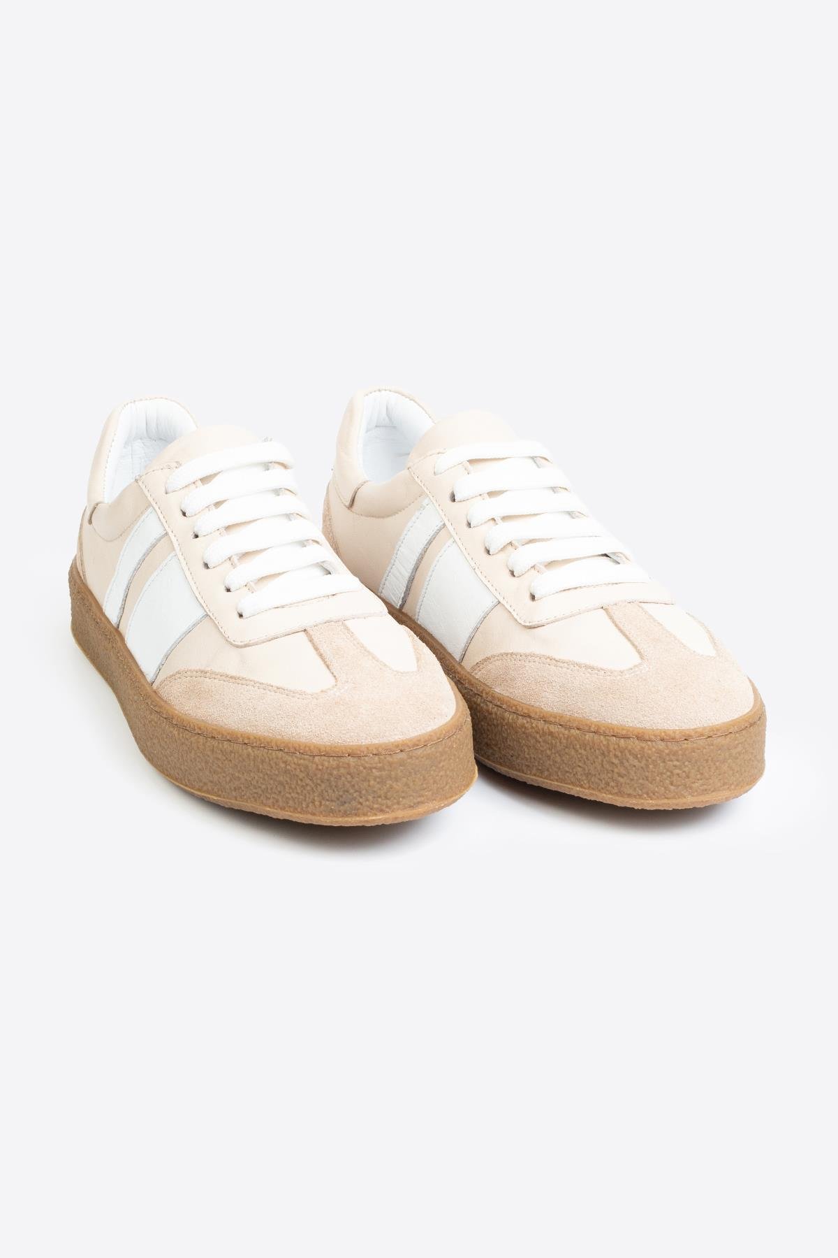 Şerit Detaylı Klasik Deri Bej Spor AyakkabıŞerit Detaylı Klasik Deri Bej Spor Ayakkabı