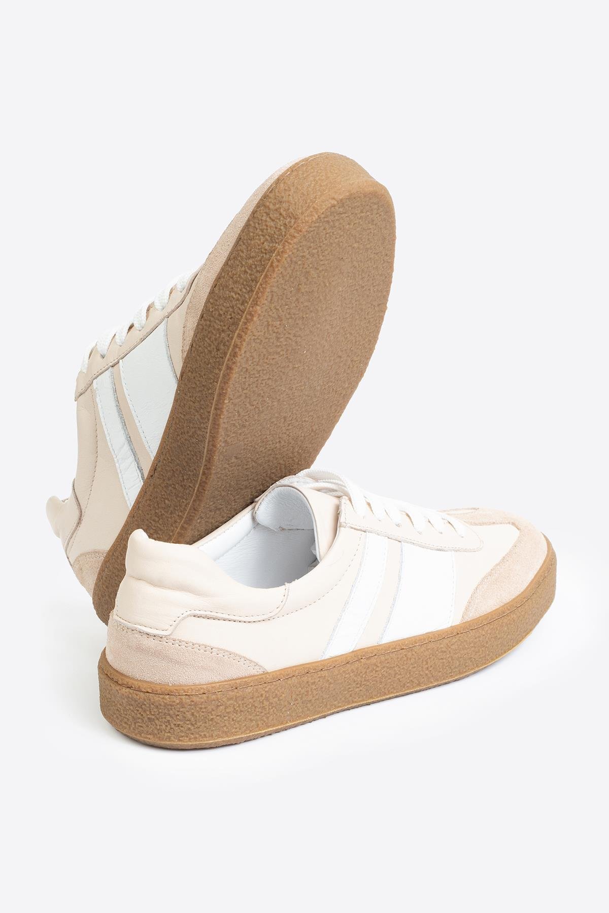 Şerit Detaylı Klasik Deri Bej Spor AyakkabıŞerit Detaylı Klasik Deri Bej Spor Ayakkabı