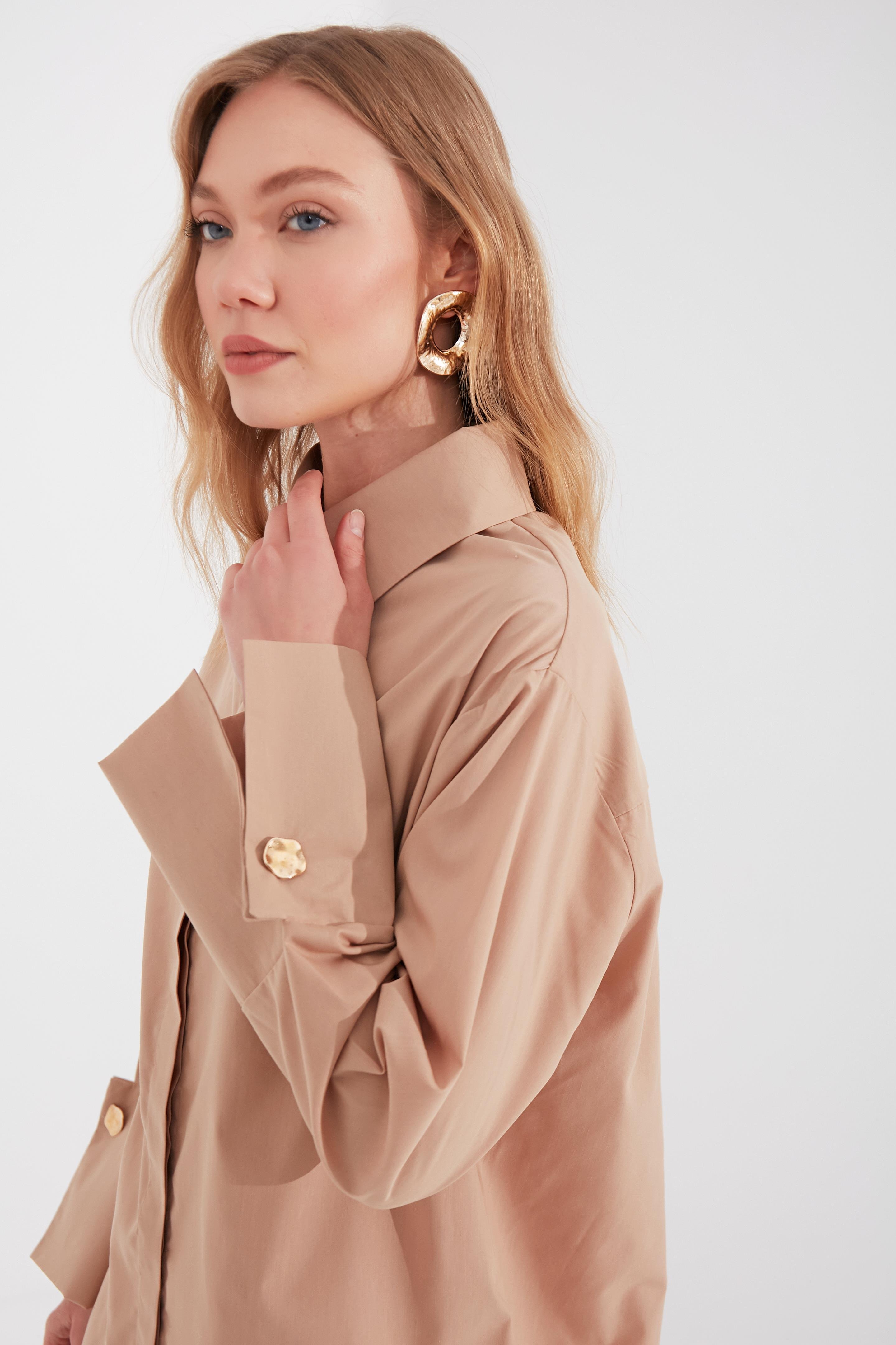 Geniş Manşetli Gömlek