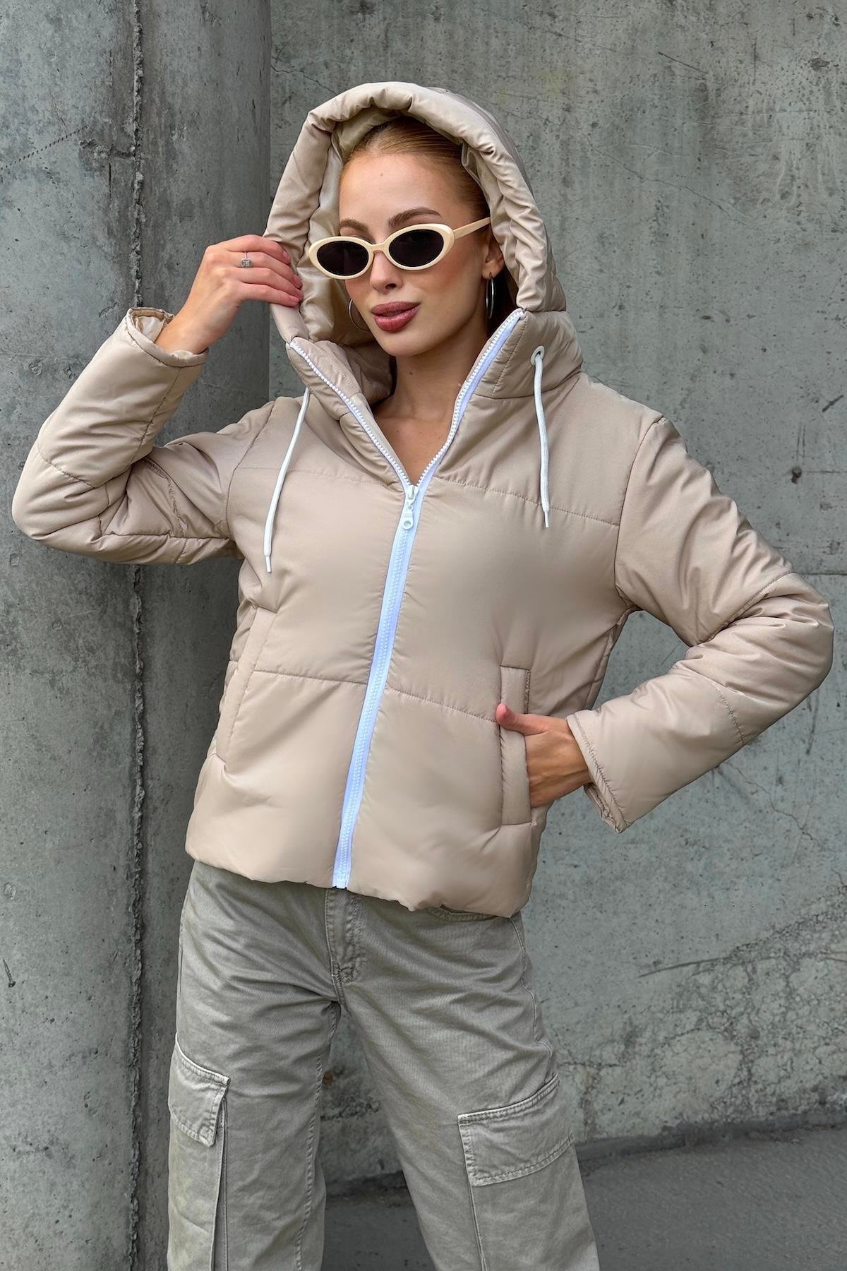 معطف بيج مقاوم للماء بقلنسوة قابل للنفخ بغطاء رأس بيج