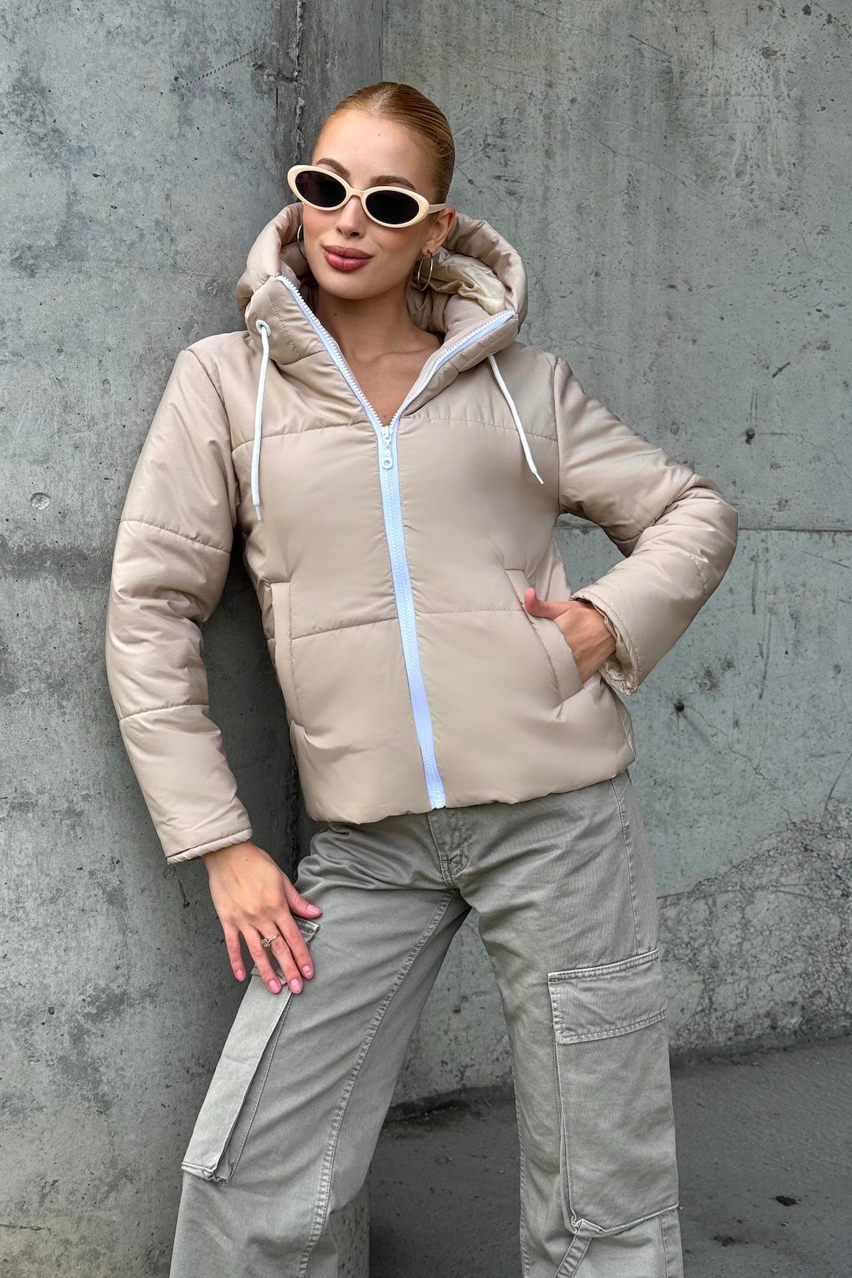 معطف بيج مقاوم للماء بقلنسوة قابل للنفخ بغطاء رأس بيج