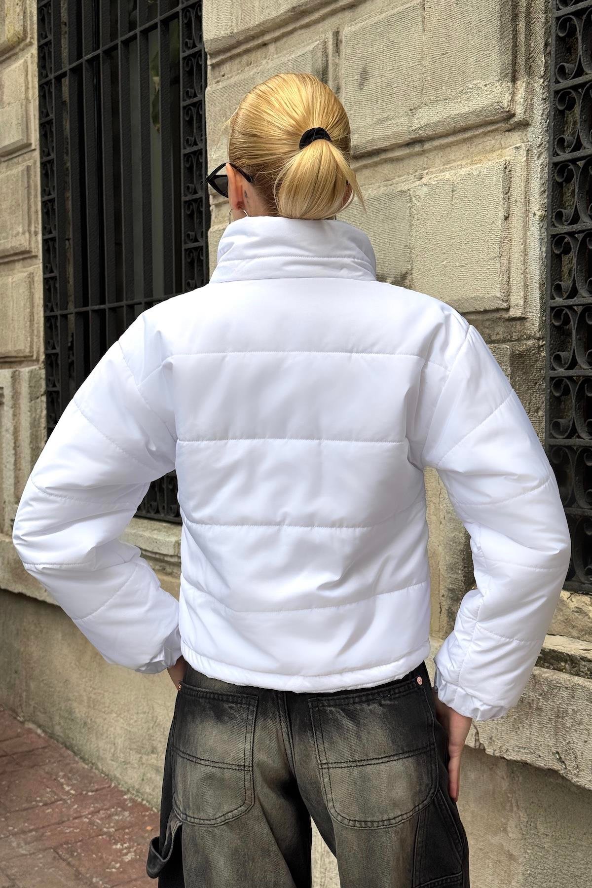 معطف أبيض قصير قابل للنفخ بياقة الوقوف بياقة قصيرة مع سحاب قابل للنفخ بسحاب قفل بمشبك