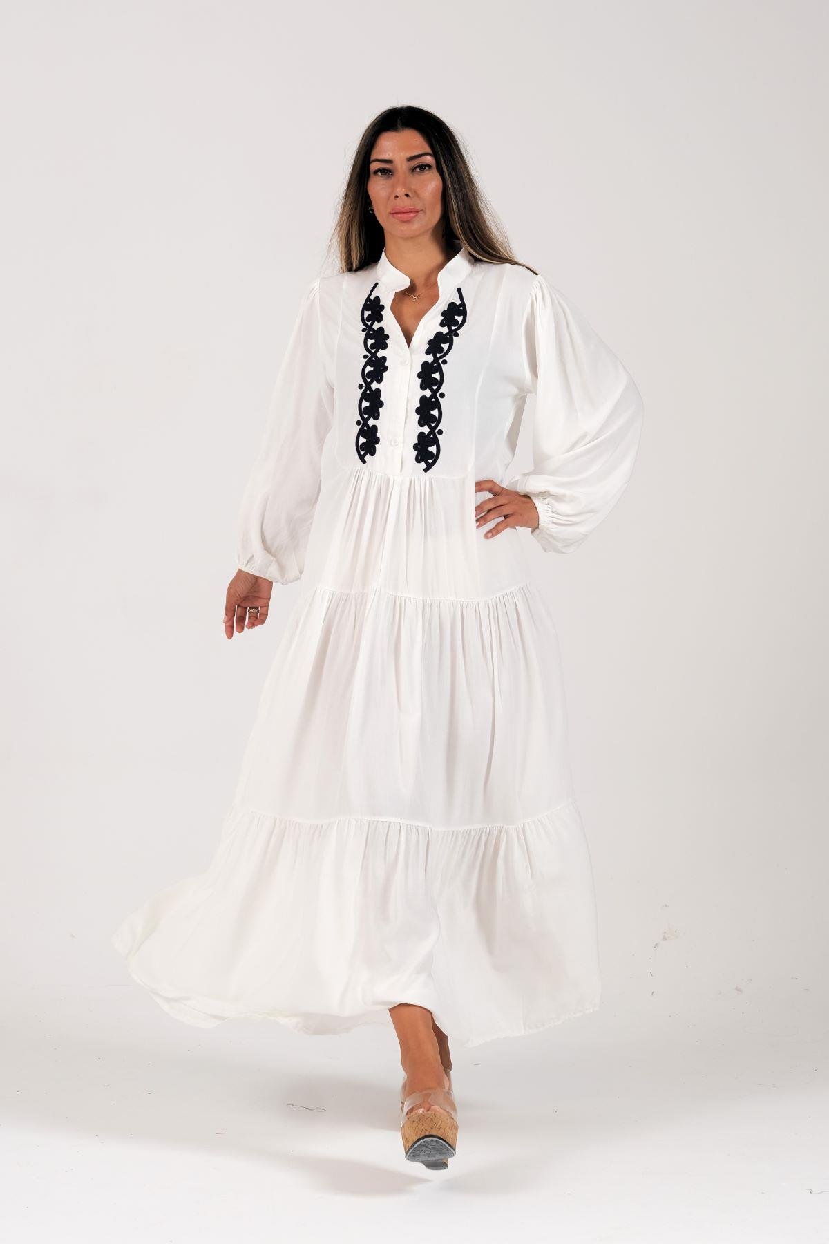 Beyaz Önü Nakışlı Balon Kol Eteği Kat Kat Uzun Elbise