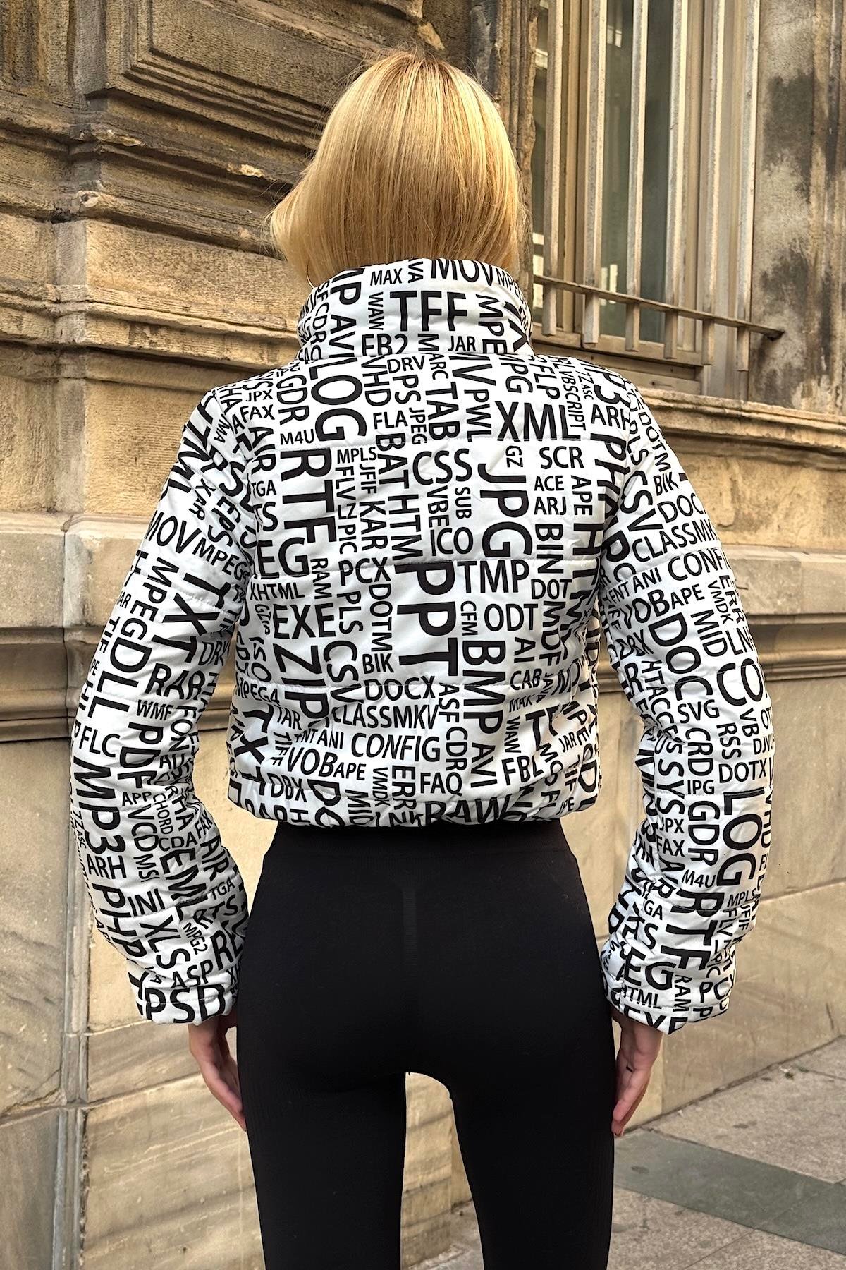 معطف أبيض أسود مطبوع بياقة قصيرة بياقة قصيرة مطبوعة على شكل ستاند