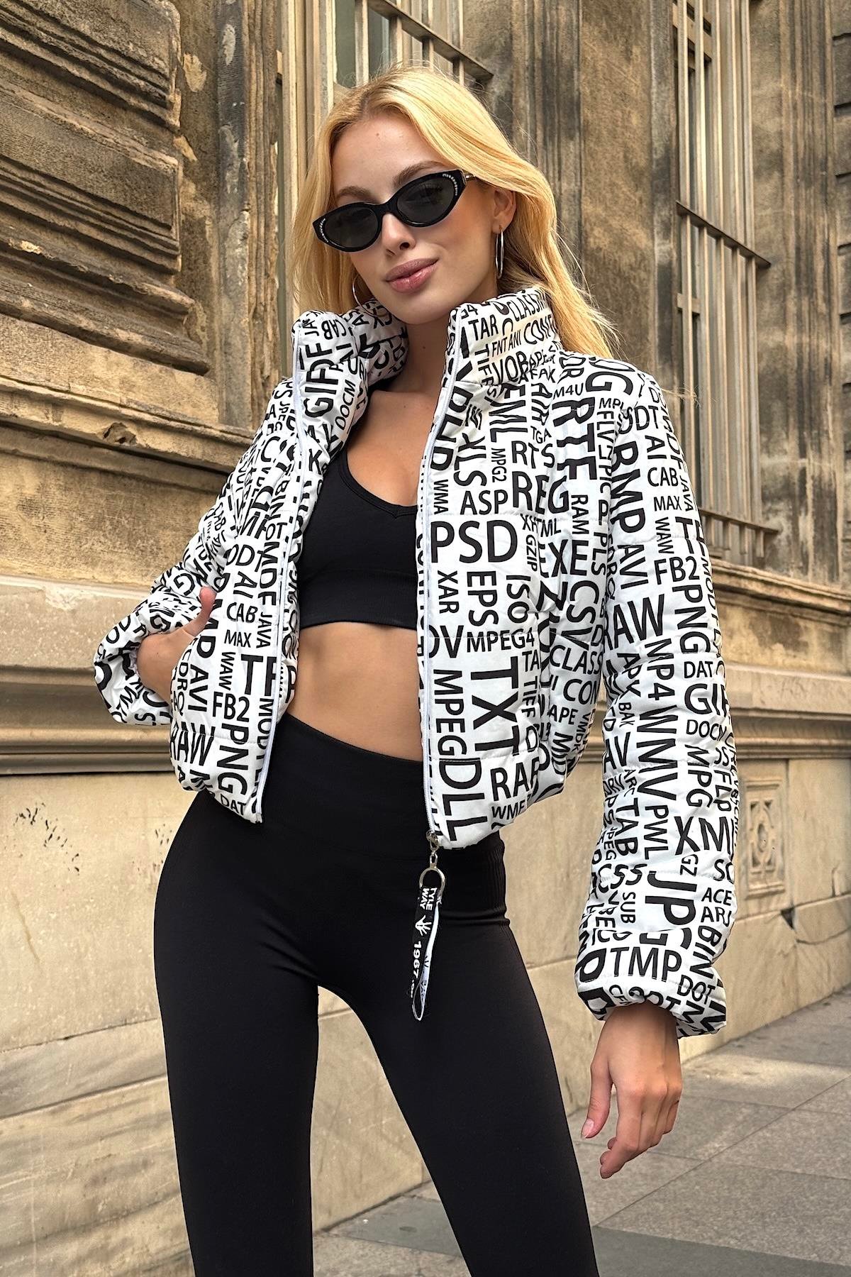 معطف أبيض أسود مطبوع بياقة قصيرة بياقة قصيرة مطبوعة على شكل ستاند