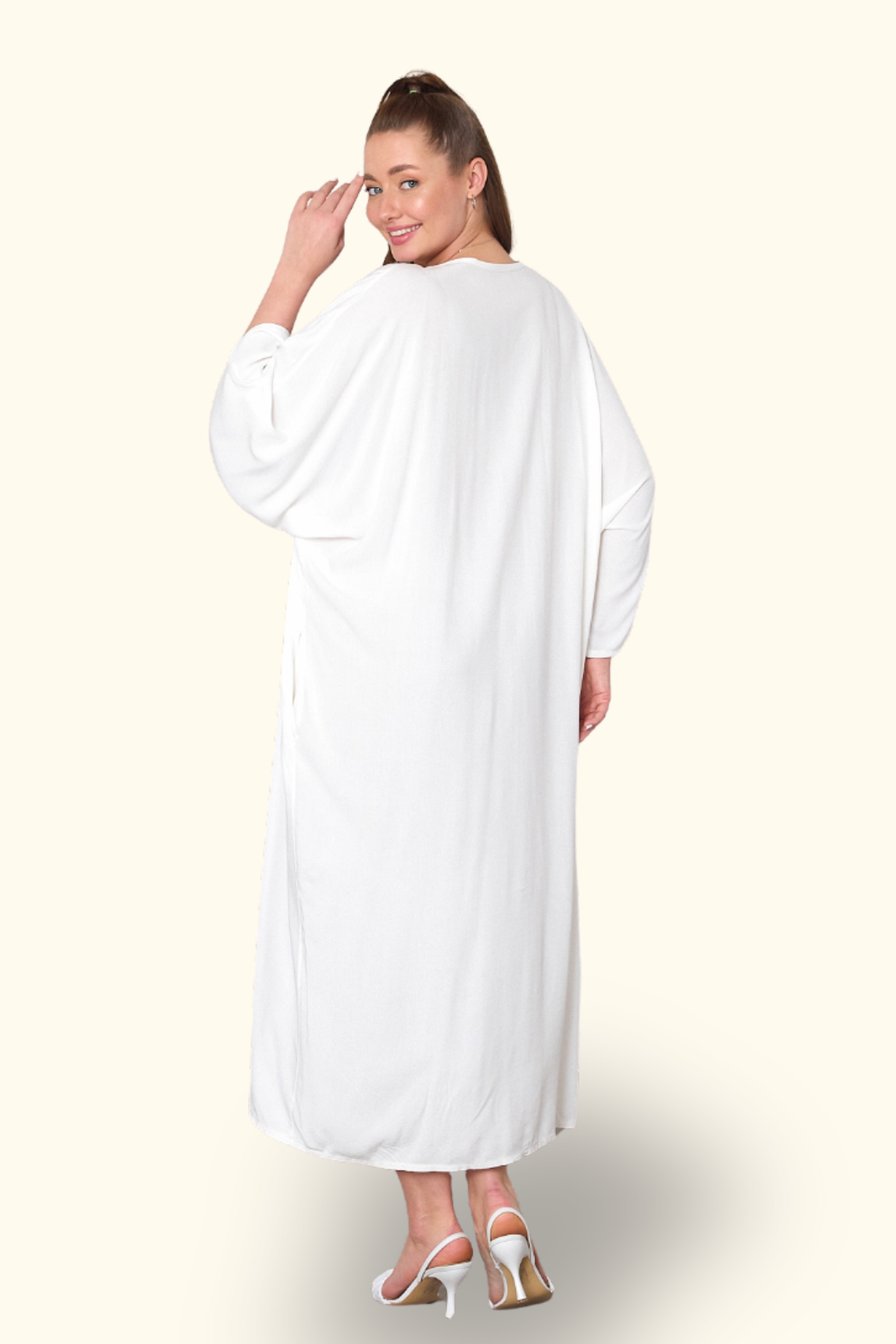 Beyaz V Yaka Göğsü Kelebek Nakışlı Cepli Oversize Uzun Gömlek Elbise