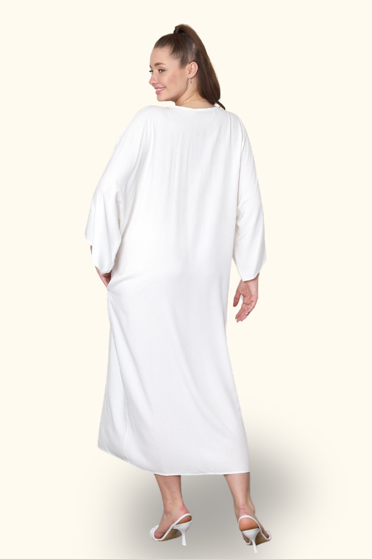 Beyaz V Yaka Göğsü Nota Nakışlı Cepli Oversize Uzun Gömlek Elbise