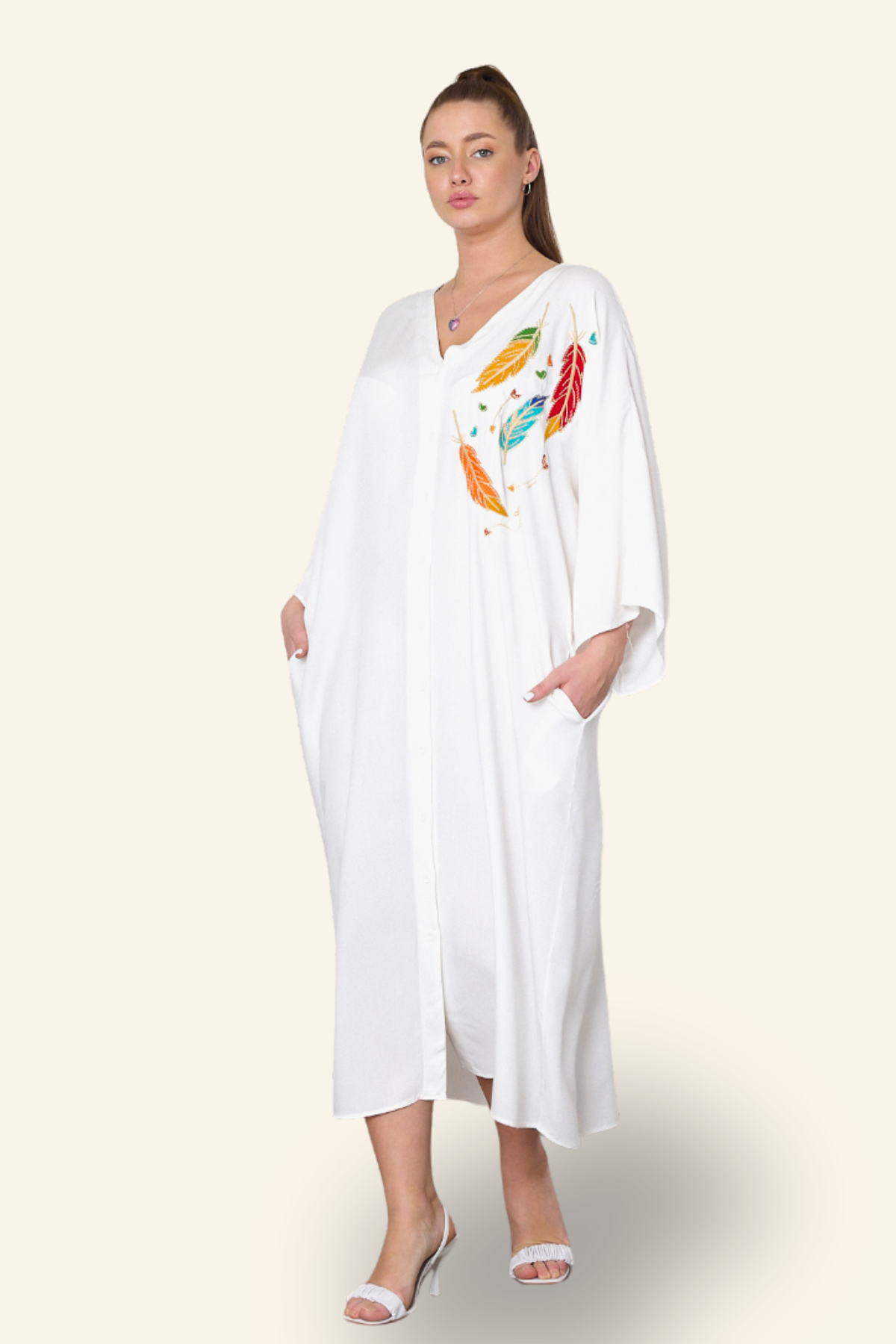 Beyaz V Yaka Göğsü Nota Nakışlı Cepli Oversize Uzun Gömlek Elbise