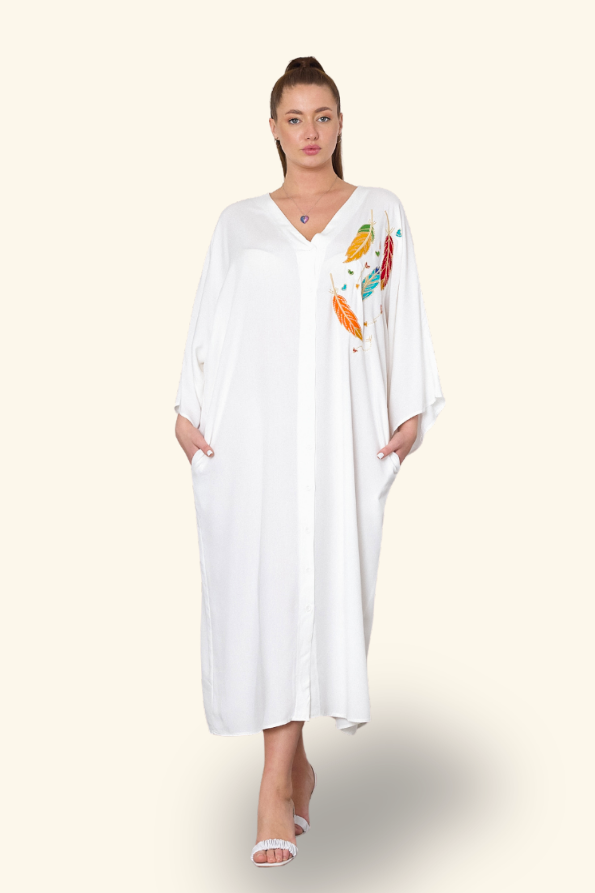 Beyaz V Yaka Göğsü Nota Nakışlı Cepli Oversize Uzun Gömlek Elbise