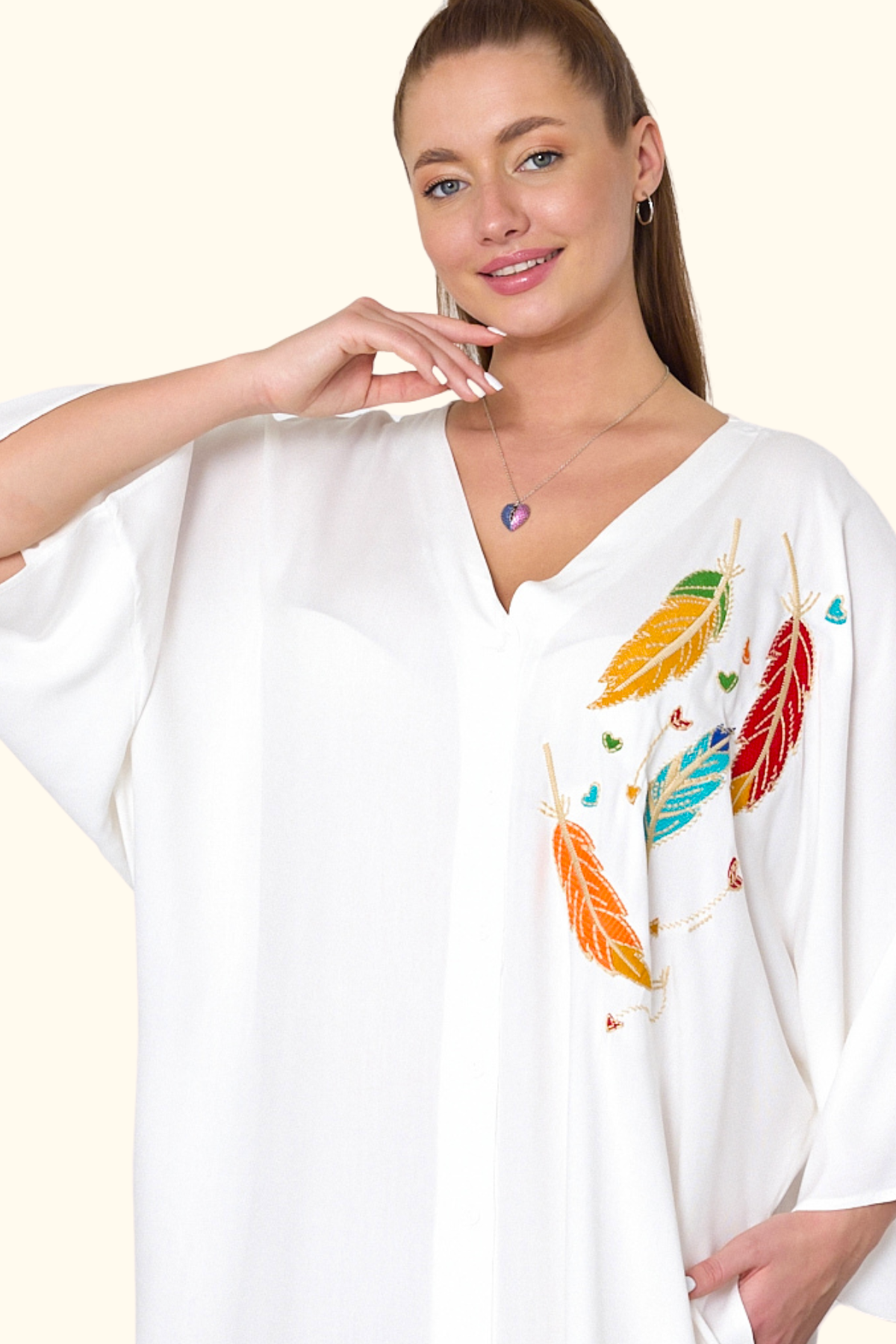 Beyaz V Yaka Göğsü Nota Nakışlı Cepli Oversize Uzun Gömlek Elbise