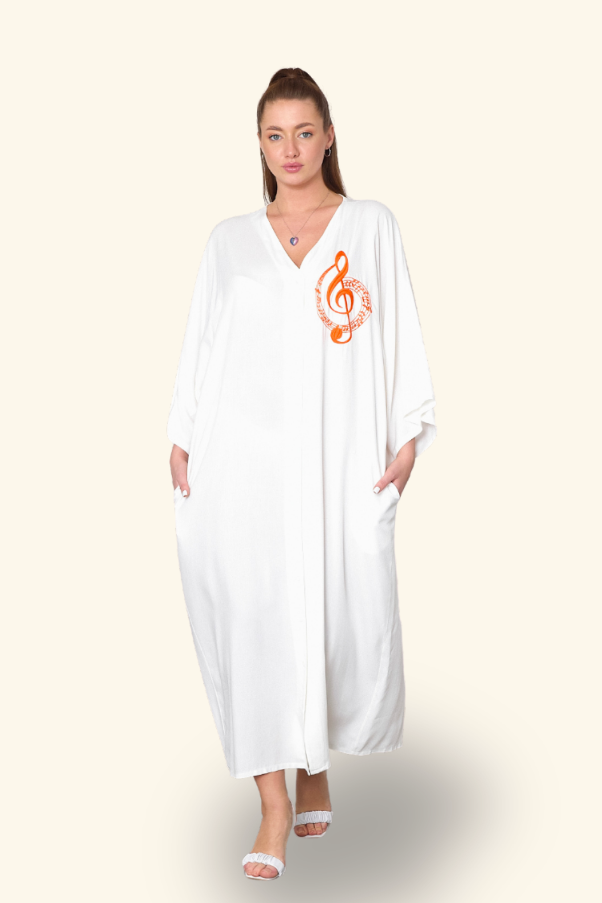 Beyaz V Yaka Göğsü Nota Nakışlı Cepli Oversize Uzun Gömlek Elbise