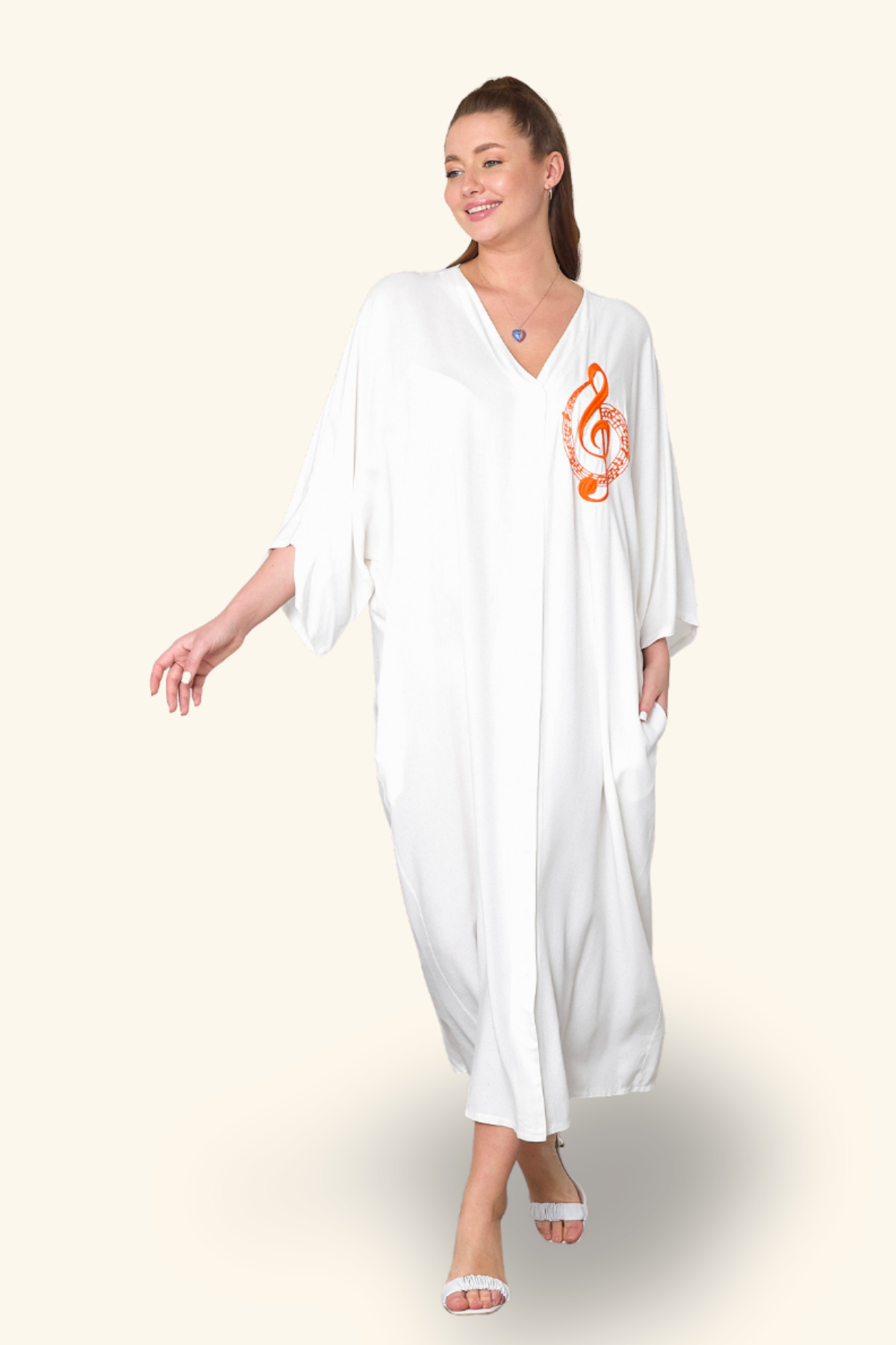 Beyaz V Yaka Göğsü Nota Nakışlı Cepli Oversize Uzun Gömlek Elbise