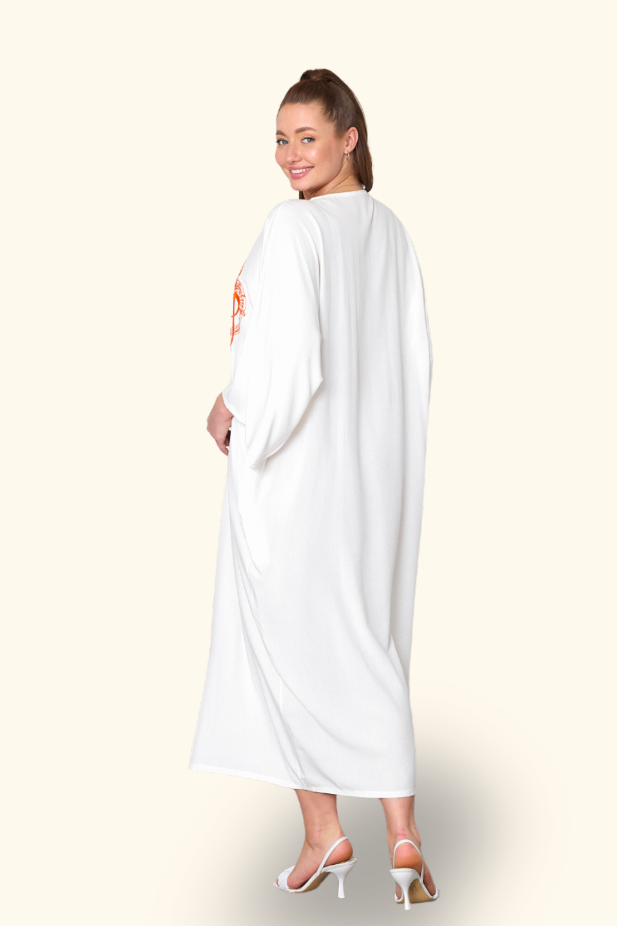 Beyaz V Yaka Göğsü Nota Nakışlı Cepli Oversize Uzun Gömlek Elbise