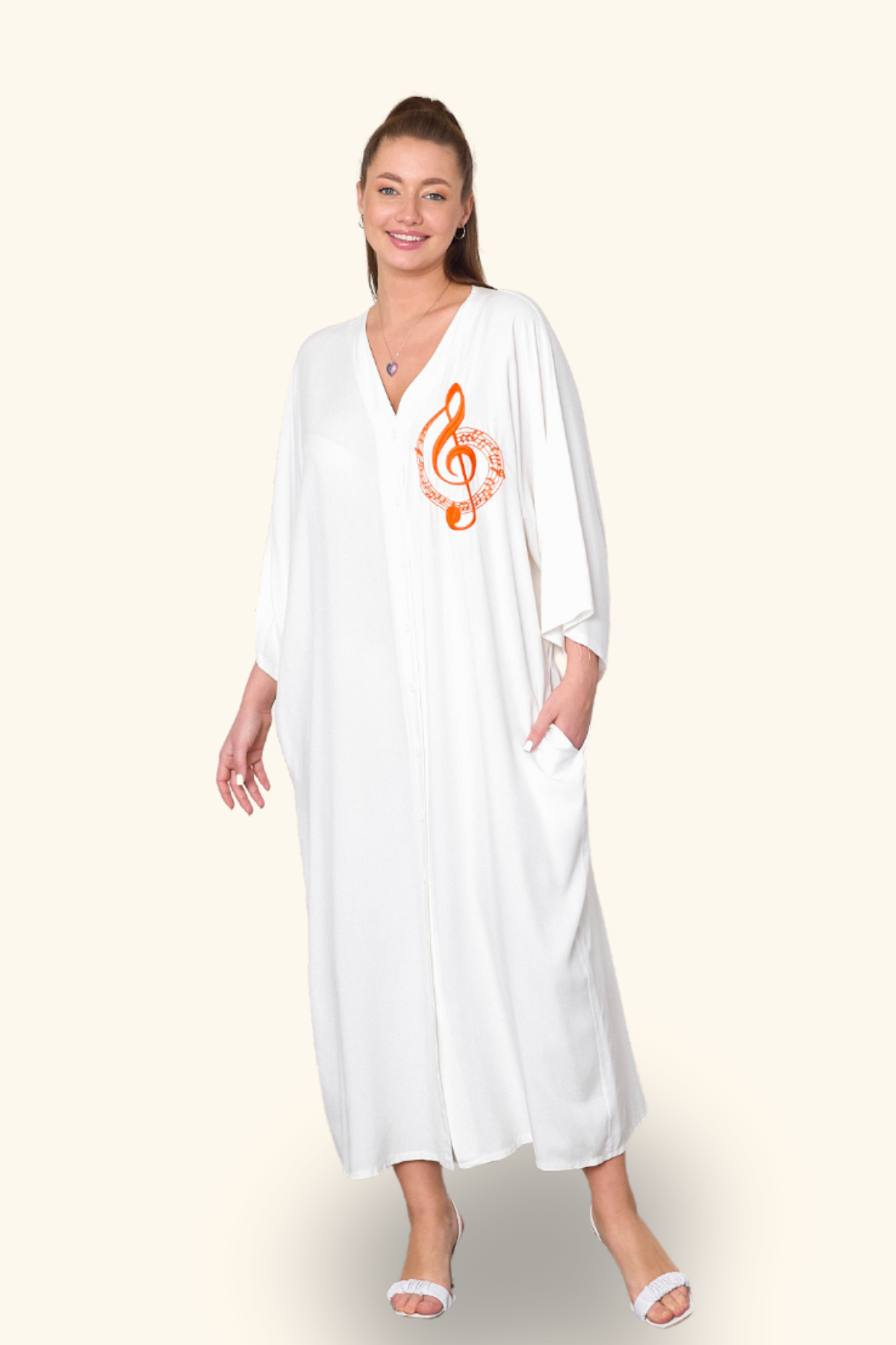 Beyaz V Yaka Göğsü Nota Nakışlı Cepli Oversize Uzun Gömlek Elbise