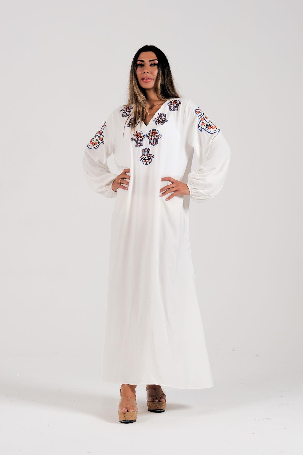 Beyaz V Yaka Kolları ve Yakası Fatima Eli Nakışlı Uzun Elbise