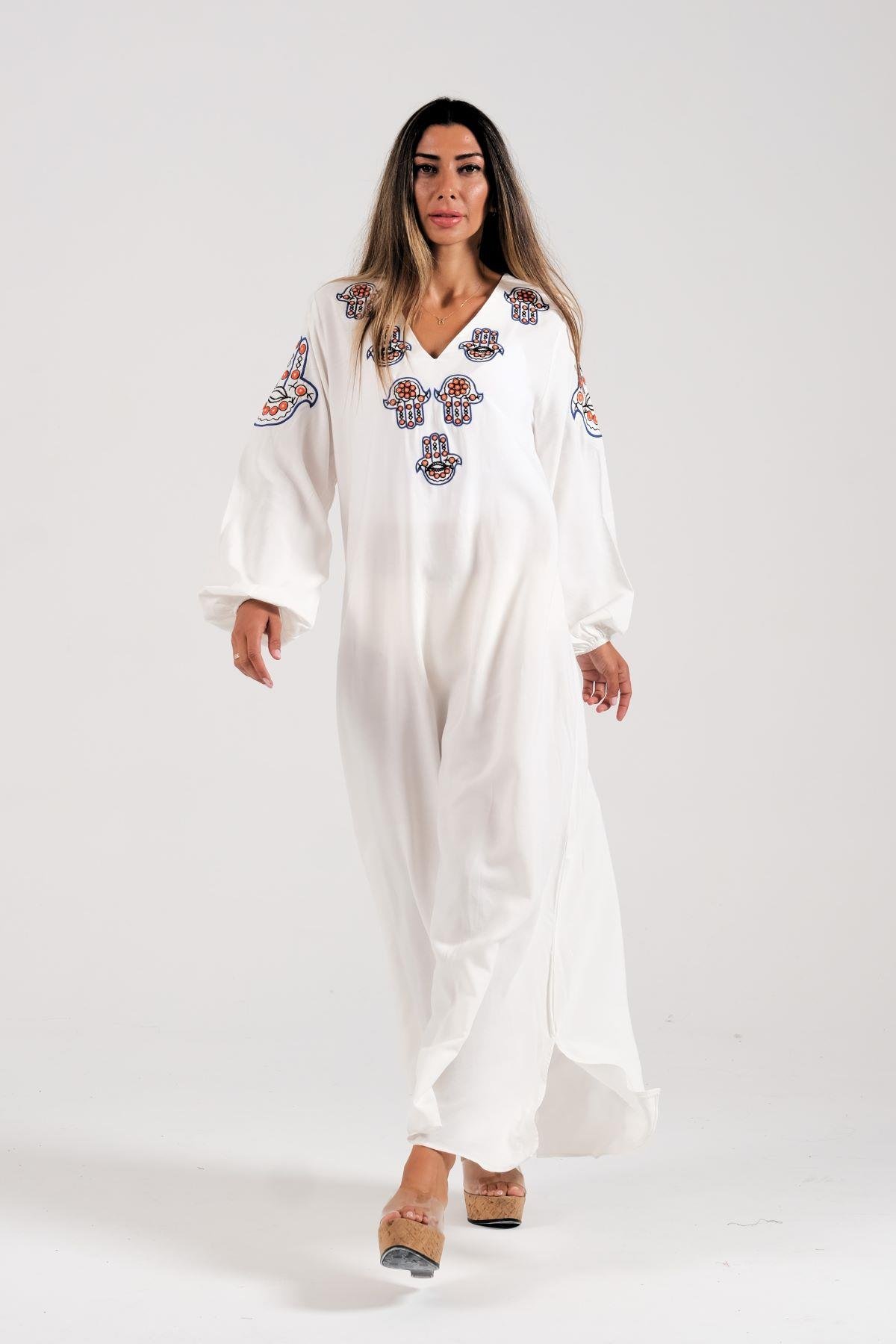 Beyaz V Yaka Kolları ve Yakası Fatima Eli Nakışlı Uzun Elbise