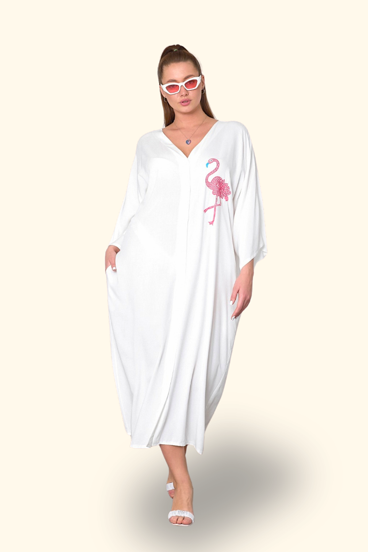 Beyaz V Yaka Önü ve Sırtı Flamingo Nakışlı Cepli Oversize Uzun Gömlek Elbise